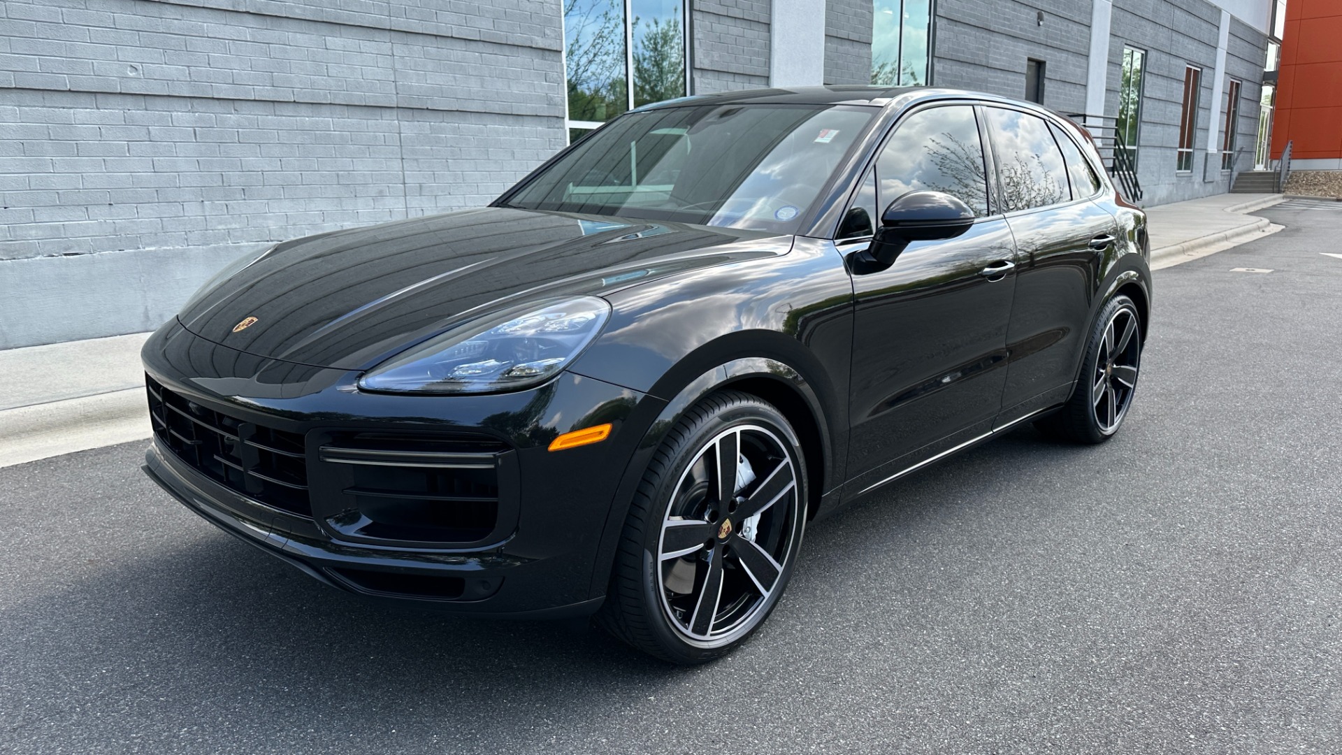 Used 2023 Porsche Cayenne TURBO / PREMIUM PLUS PKG / GLOSS TRIM / CARBON FIBER / ADAPTIVE CRUISE for sale $157,000 at Formula Imports in Charlotte NC 28227 2