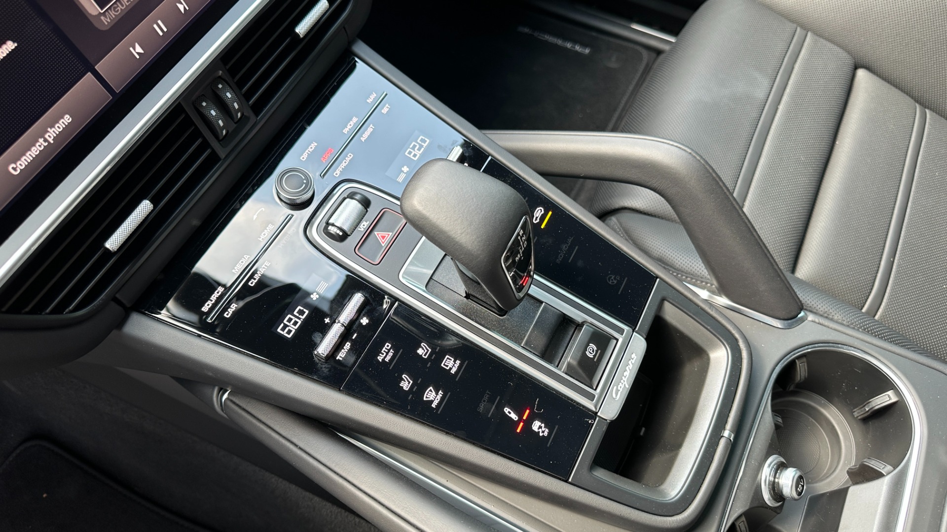 Used 2023 Porsche Cayenne TURBO / PREMIUM PLUS PKG / GLOSS TRIM / CARBON FIBER / ADAPTIVE CRUISE for sale $157,000 at Formula Imports in Charlotte NC 28227 20