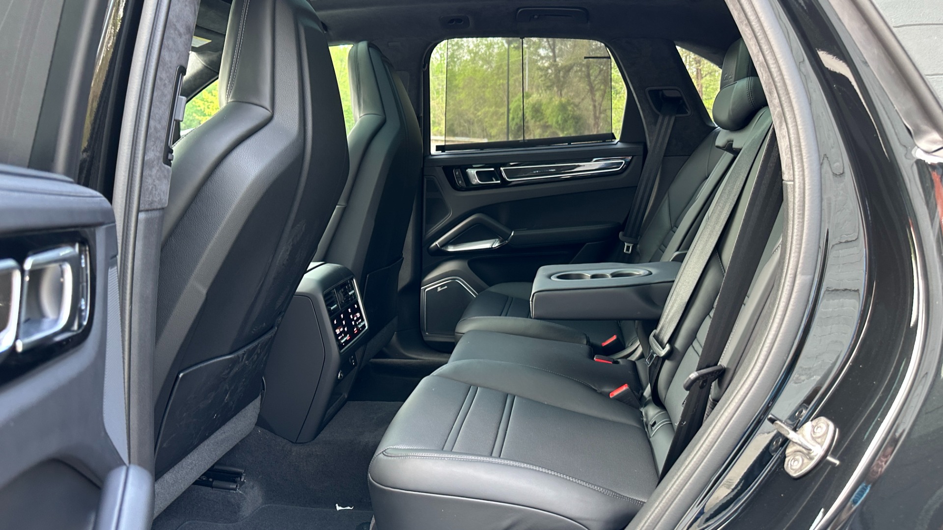 Used 2023 Porsche Cayenne TURBO / PREMIUM PLUS PKG / GLOSS TRIM / CARBON FIBER / ADAPTIVE CRUISE for sale $157,000 at Formula Imports in Charlotte NC 28227 26