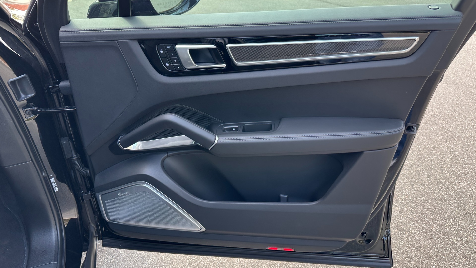 Used 2023 Porsche Cayenne TURBO / PREMIUM PLUS PKG / GLOSS TRIM / CARBON FIBER / ADAPTIVE CRUISE for sale $157,000 at Formula Imports in Charlotte NC 28227 36