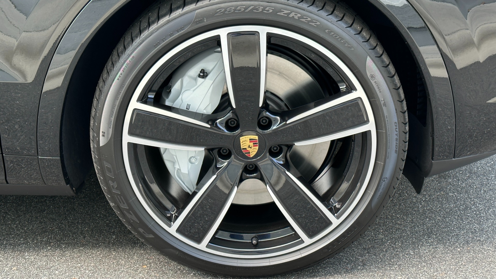 Used 2023 Porsche Cayenne TURBO / PREMIUM PLUS PKG / GLOSS TRIM / CARBON FIBER / ADAPTIVE CRUISE for sale $157,000 at Formula Imports in Charlotte NC 28227 47