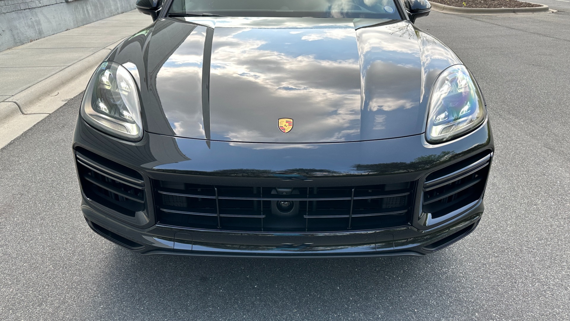 Used 2023 Porsche Cayenne TURBO / PREMIUM PLUS PKG / GLOSS TRIM / CARBON FIBER / ADAPTIVE CRUISE for sale $157,000 at Formula Imports in Charlotte NC 28227 5