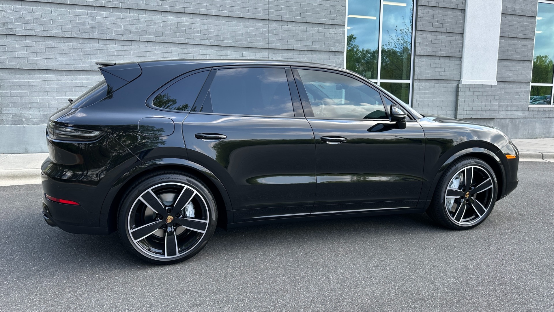 Used 2023 Porsche Cayenne TURBO / PREMIUM PLUS PKG / GLOSS TRIM / CARBON FIBER / ADAPTIVE CRUISE for sale $157,000 at Formula Imports in Charlotte NC 28227 8