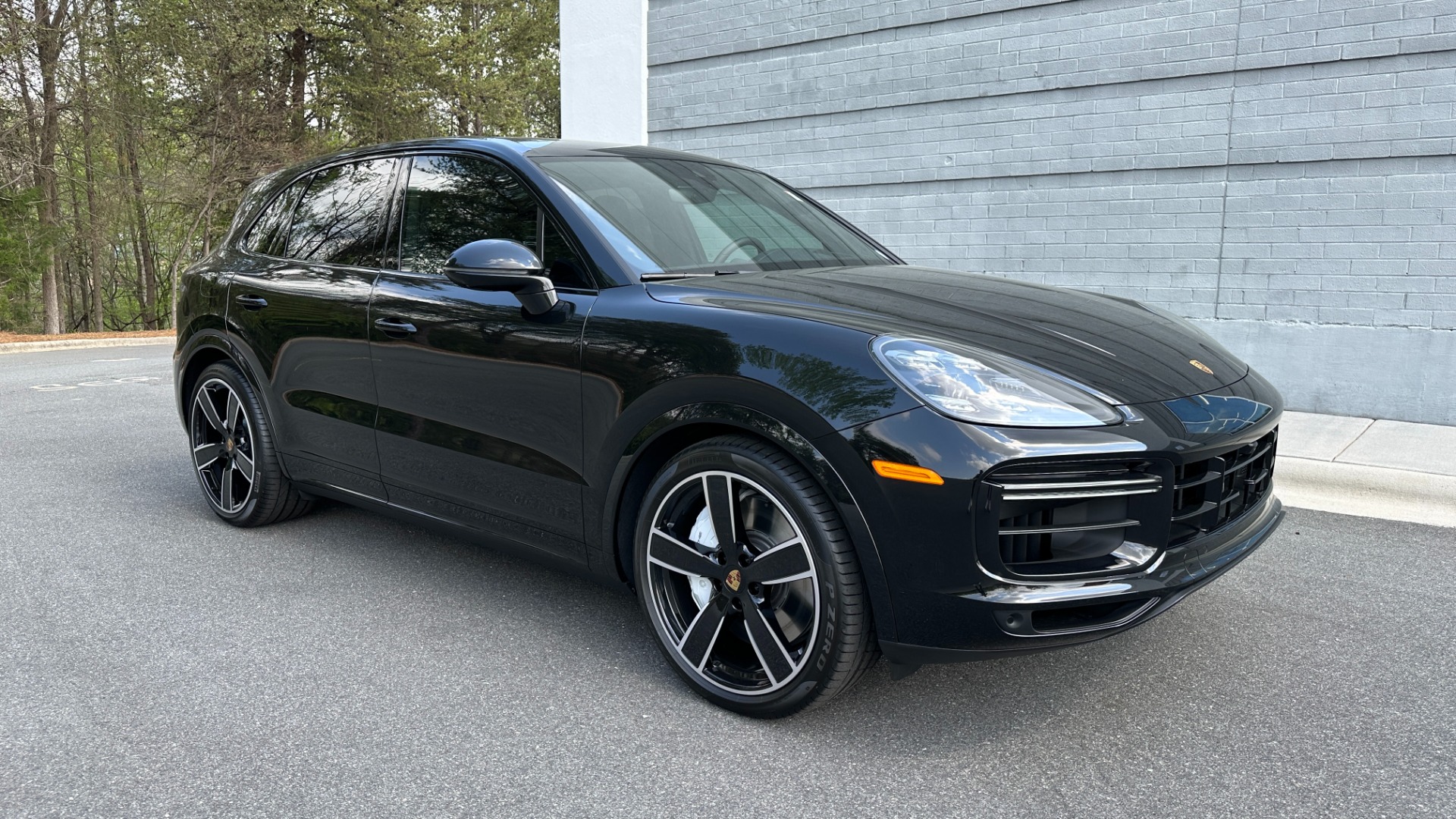 Used 2023 Porsche Cayenne TURBO / PREMIUM PLUS PKG / GLOSS TRIM / CARBON FIBER / ADAPTIVE CRUISE for sale $157,000 at Formula Imports in Charlotte NC 28227 9