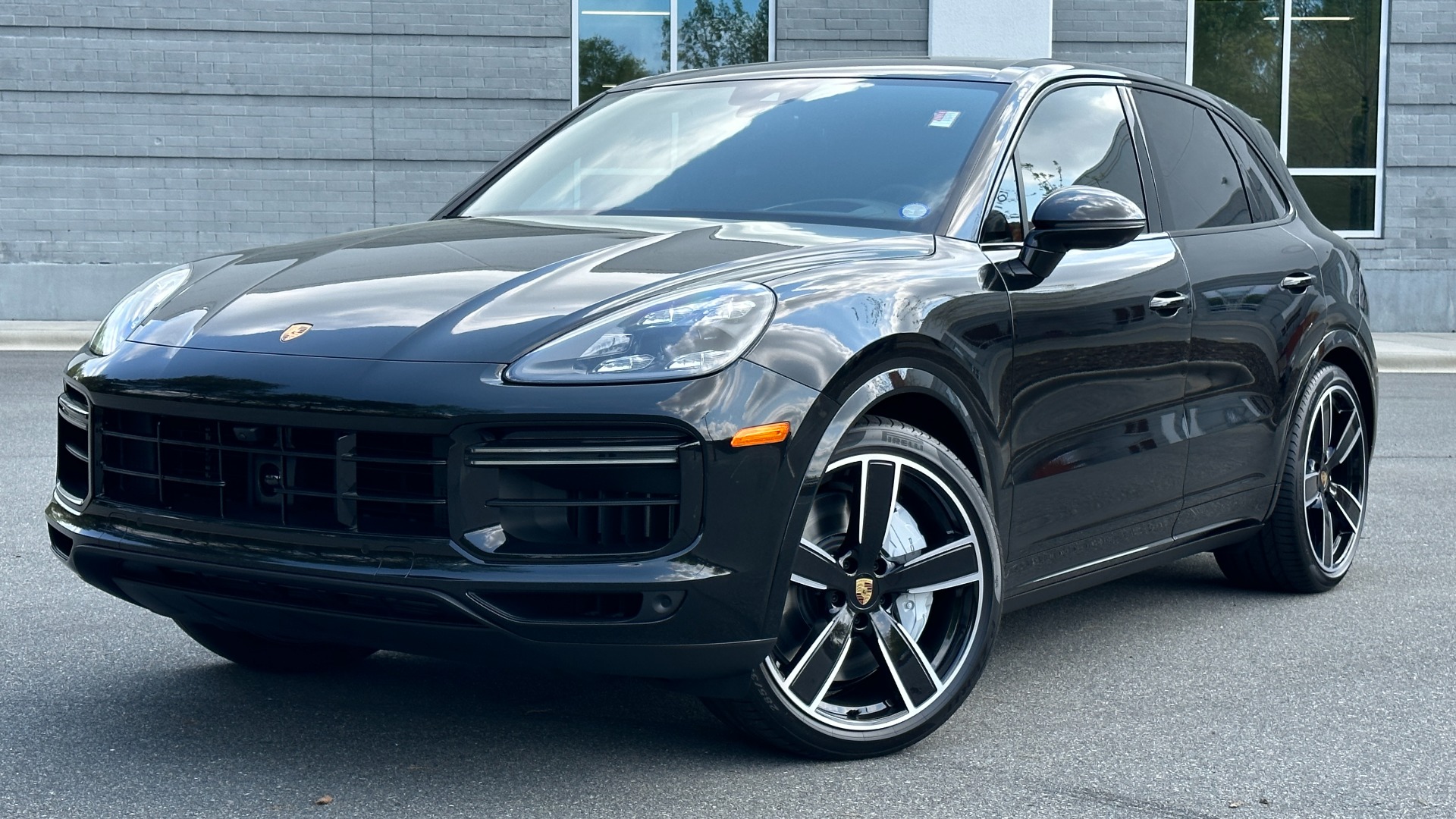Used 2023 Porsche Cayenne TURBO / PREMIUM PLUS PKG / GLOSS TRIM / CARBON FIBER / ADAPTIVE CRUISE for sale $157,000 at Formula Imports in Charlotte NC 28227 1