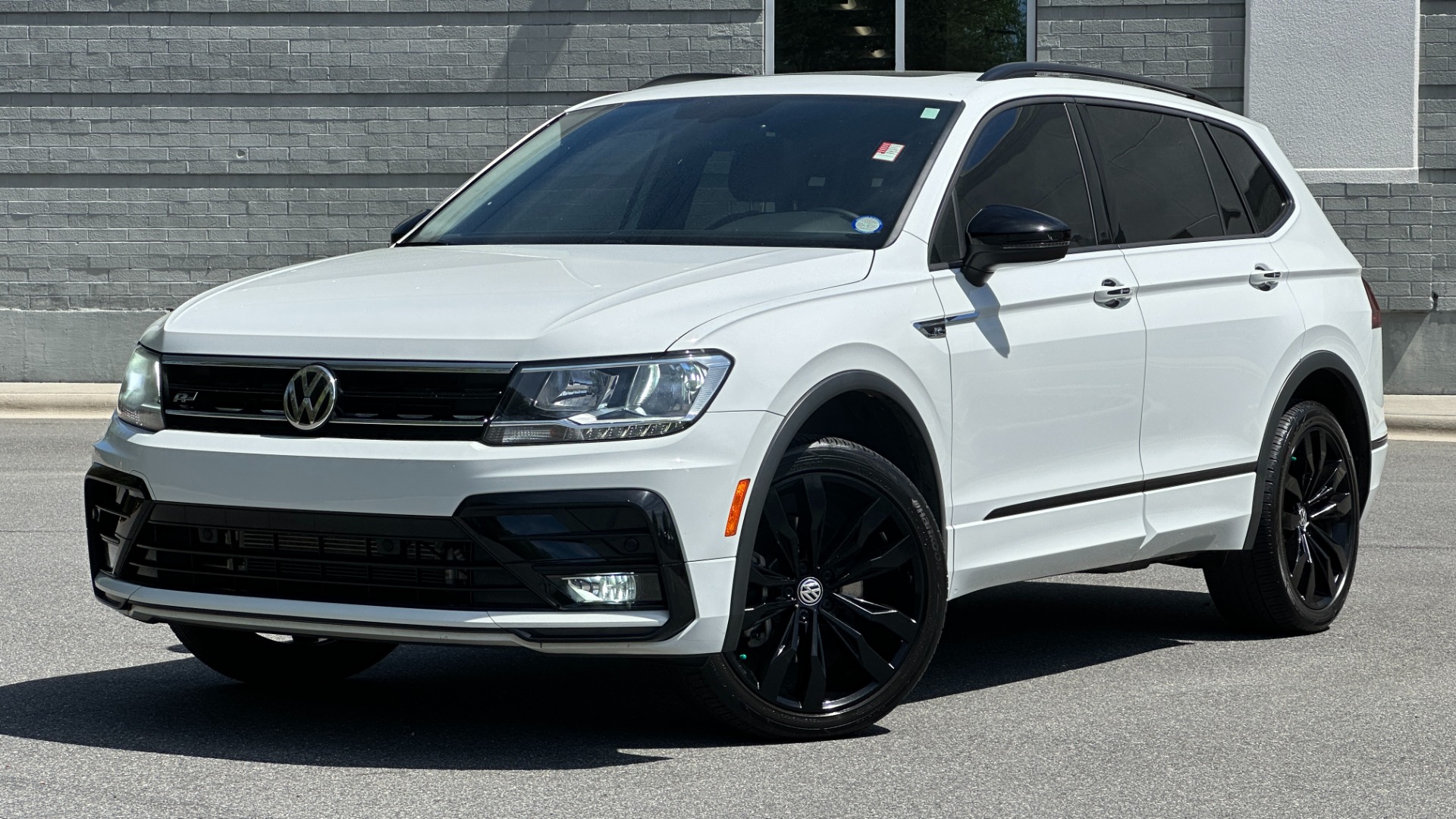 Used 2021 Volkswagen Tiguan SE R-LINE BLACK / PRIVACY COVER / RUBBER MATS for sale Sold at Formula Imports in Charlotte NC 28227 1
