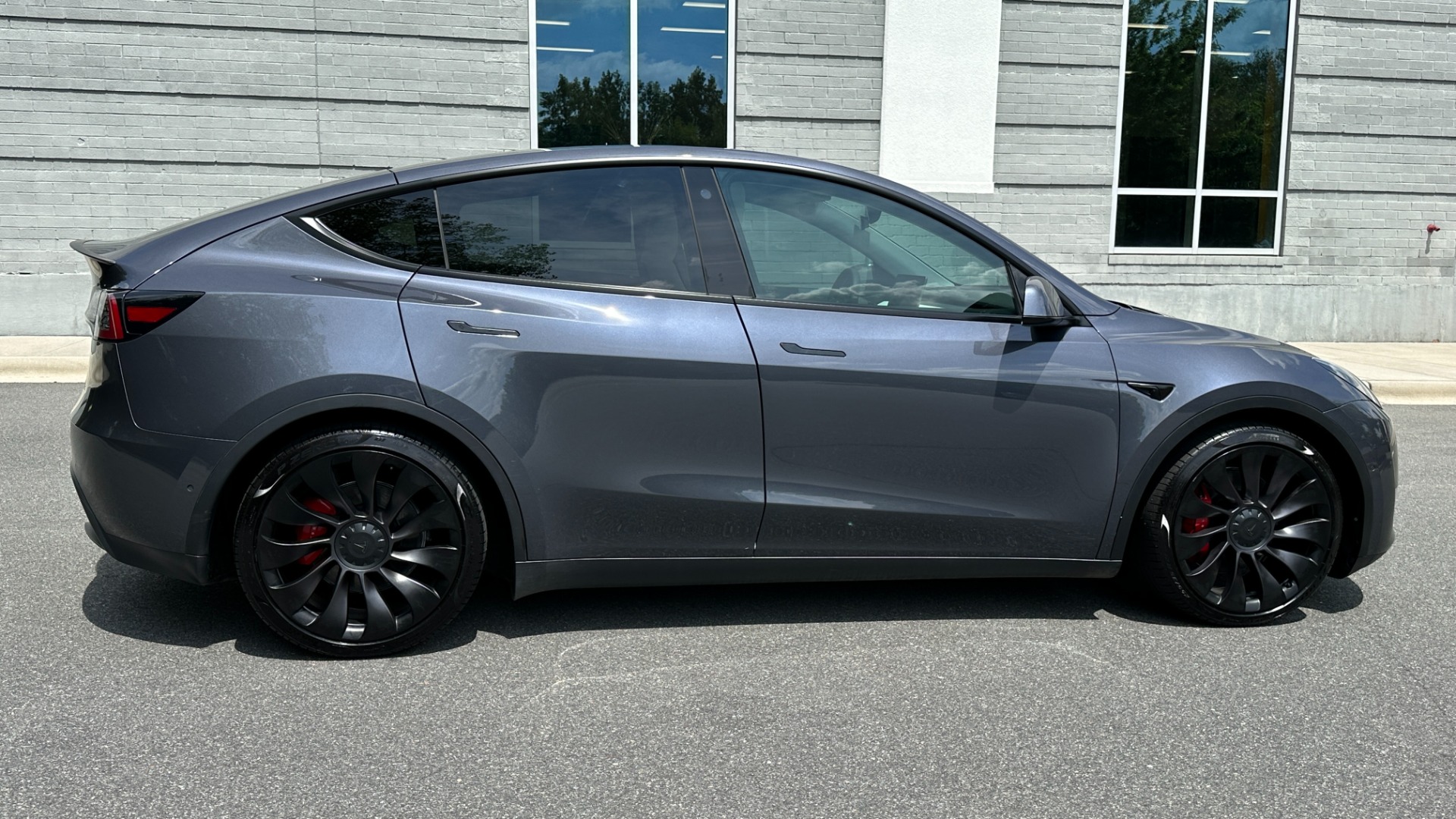 Used 2021 Tesla Model Y PERFORMANCE / PREMIUM INTERIOR / AUTOPILOT / AWD / TOW PKG for sale $50,500 at Formula Imports in Charlotte NC 28227 6