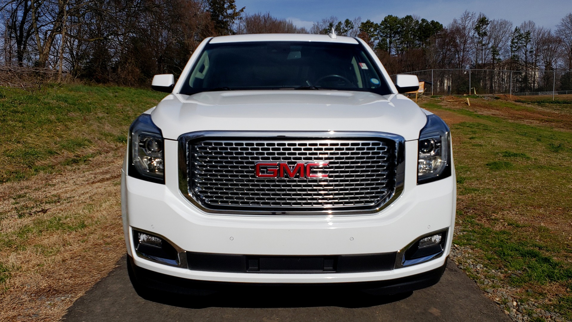 Used 2017 GMC YUKON SLT 4WD / NAV TOUCH SCREEN / BOSE / REARVIEW / 3-ROW for sale Sold at Formula Imports in Charlotte NC 28227 10