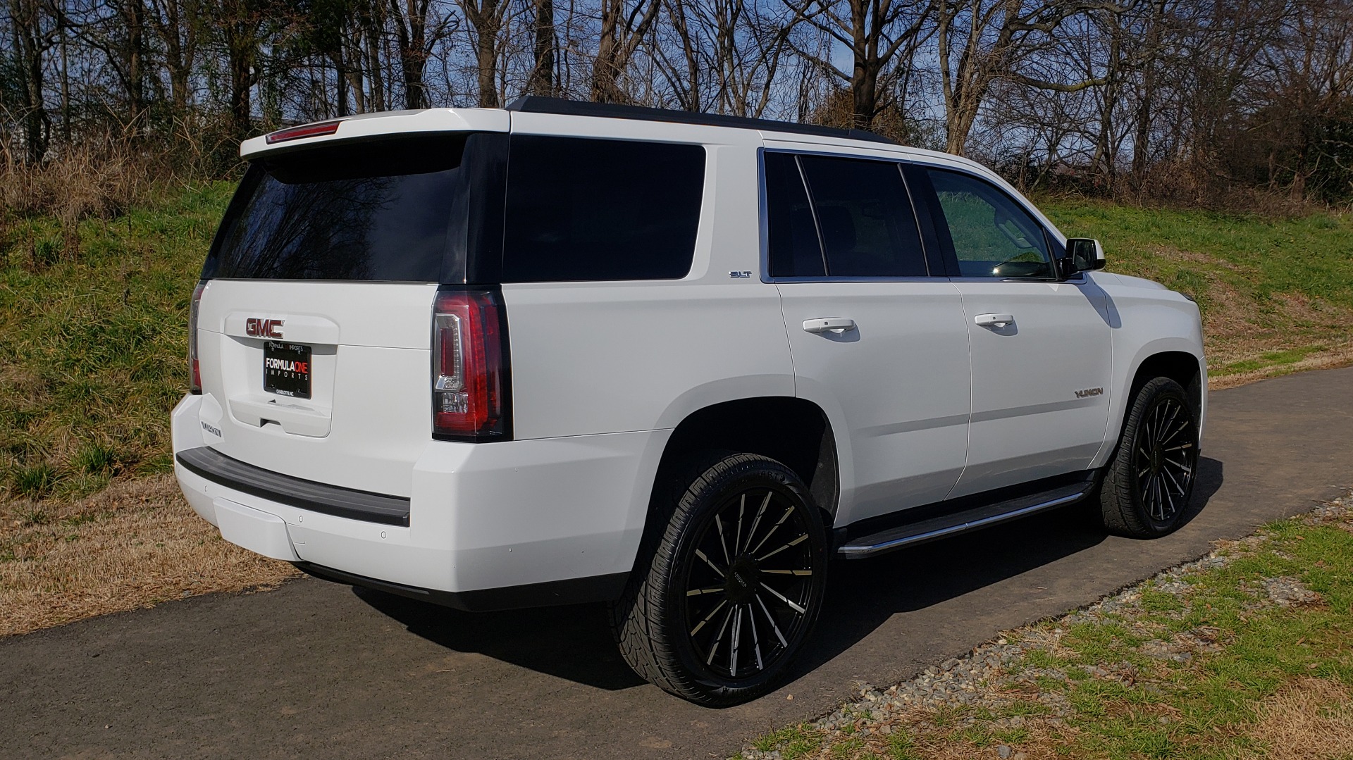 Used 2017 GMC YUKON SLT 4WD / NAV TOUCH SCREEN / BOSE / REARVIEW / 3-ROW for sale Sold at Formula Imports in Charlotte NC 28227 17