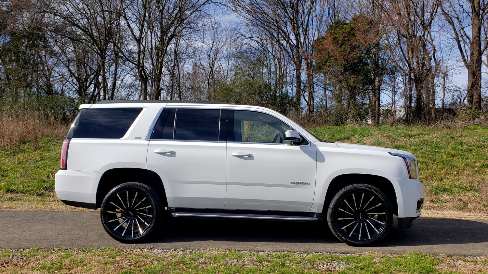 Used 2017 GMC YUKON SLT 4WD / NAV TOUCH SCREEN / BOSE / REARVIEW / 3-ROW for sale Sold at Formula Imports in Charlotte NC 28227 18