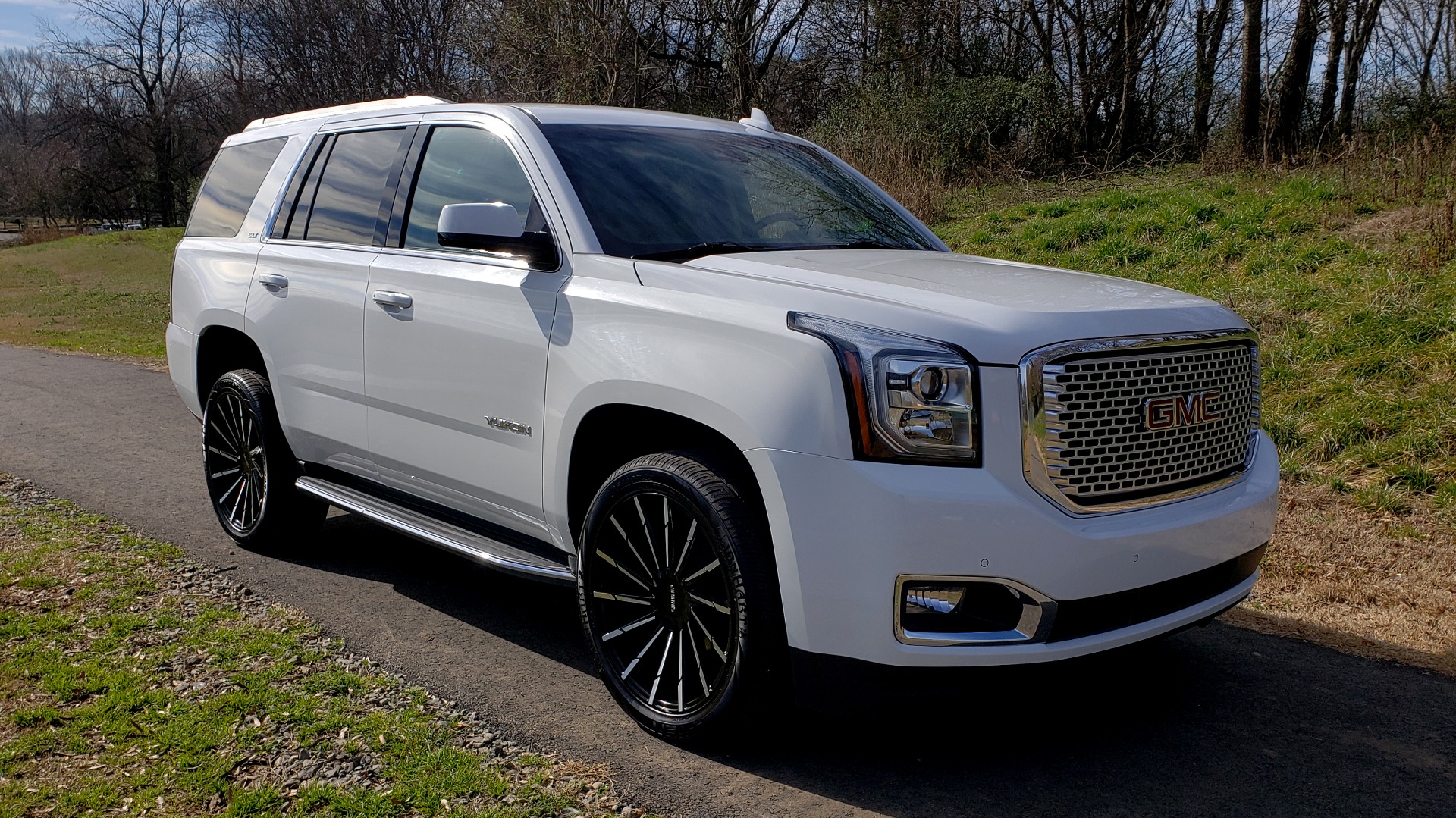 Used 2017 GMC YUKON SLT 4WD / NAV TOUCH SCREEN / BOSE / REARVIEW / 3-ROW for sale Sold at Formula Imports in Charlotte NC 28227 19