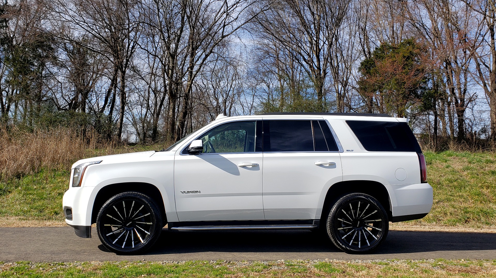 Used 2017 GMC YUKON SLT 4WD / NAV TOUCH SCREEN / BOSE / REARVIEW / 3-ROW for sale Sold at Formula Imports in Charlotte NC 28227 2