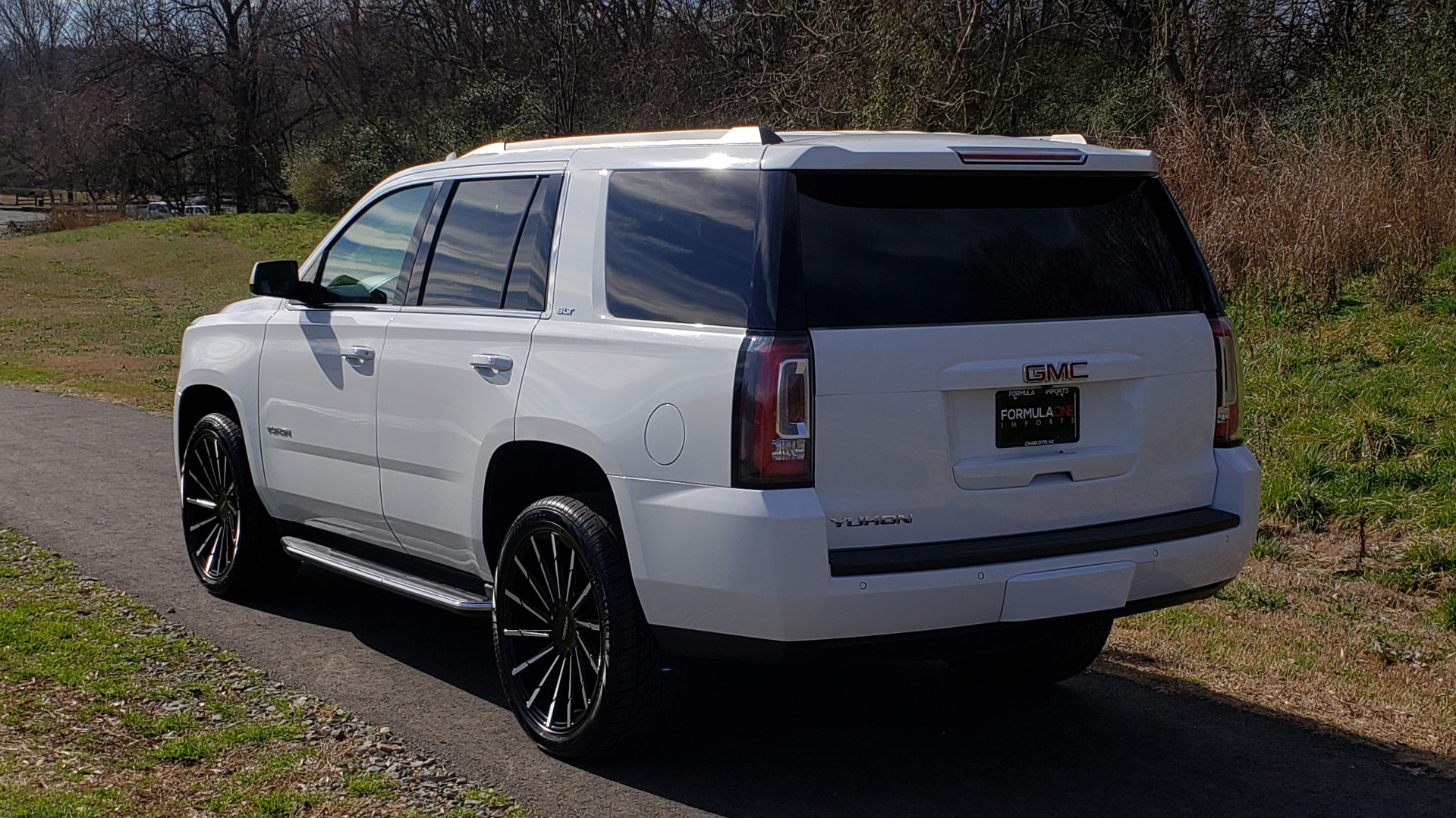 Used 2017 GMC YUKON SLT 4WD / NAV TOUCH SCREEN / BOSE / REARVIEW / 3-ROW for sale Sold at Formula Imports in Charlotte NC 28227 3