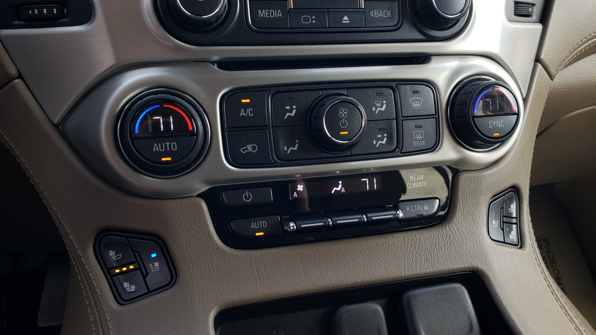 Used 2017 GMC YUKON SLT 4WD / NAV TOUCH SCREEN / BOSE / REARVIEW / 3-ROW for sale Sold at Formula Imports in Charlotte NC 28227 53