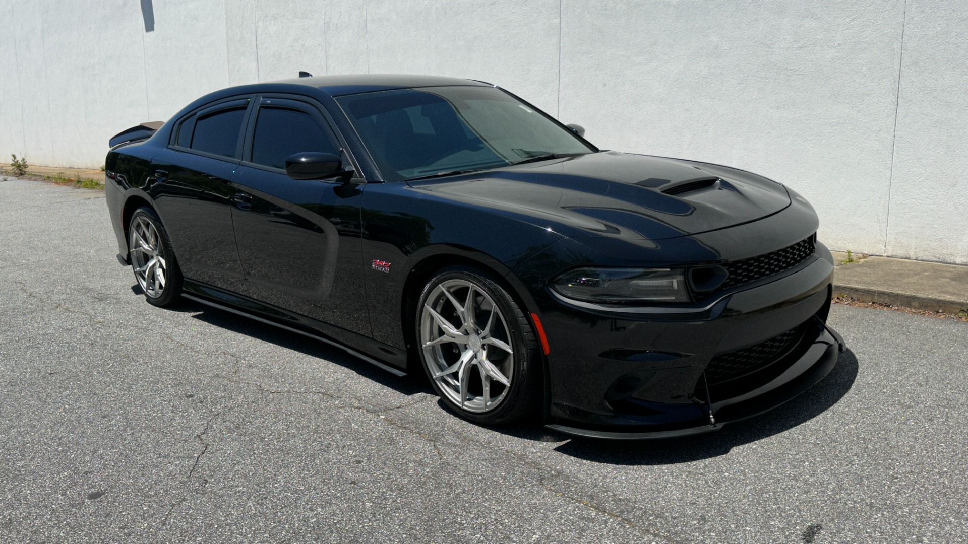Used 2020 Dodge Charger SCAT PACK / UPGRADED WHEELS / UPGRADED AERO / CLOTH INTERIOR for sale $47,995 at Formula Imports in Charlotte NC 28227 2
