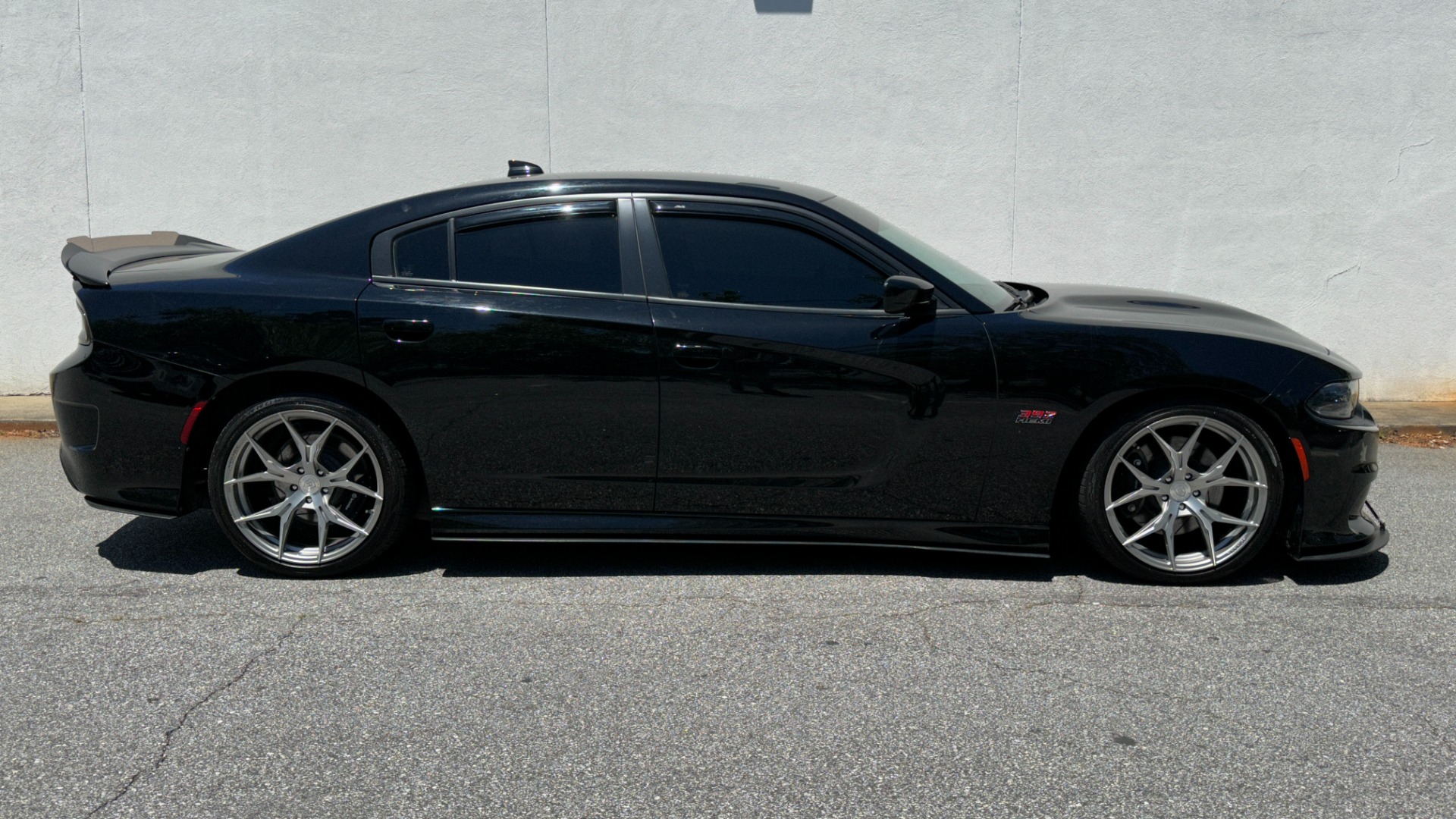 Used 2020 Dodge Charger SCAT PACK / UPGRADED WHEELS / UPGRADED AERO / CLOTH INTERIOR for sale $47,995 at Formula Imports in Charlotte NC 28227 3