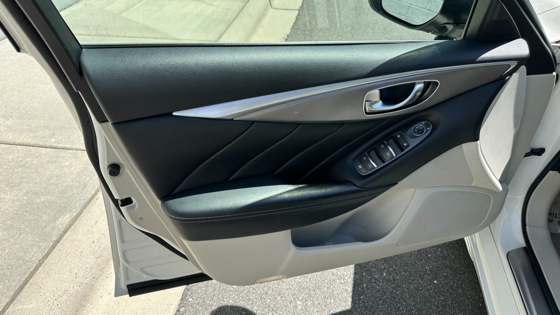 Used 2015 INFINITI Q50 AWD /SPORT/PEARL PAINT/MOONROOF PKG/ALL WEATHER PKG / CARGO PKG for sale Sold at Formula Imports in Charlotte NC 28227 10