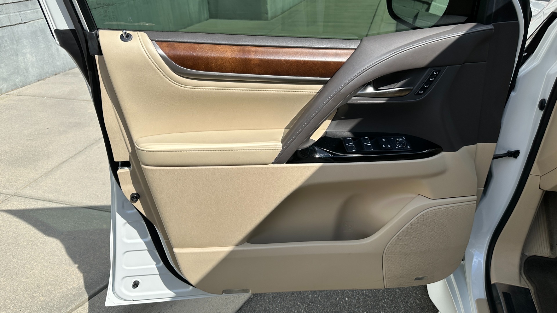 Used 2017 Lexus LX LX 570 LUXURY / MARK LEVINSON / REAR DVD SCREENS / 3 ROW / 4WD for sale $46,995 at Formula Imports in Charlotte NC 28227 10
