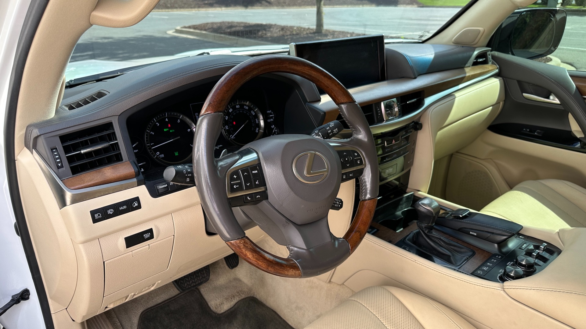 Used 2017 Lexus LX LX 570 LUXURY / MARK LEVINSON / REAR DVD SCREENS / 3 ROW / 4WD for sale $46,995 at Formula Imports in Charlotte NC 28227 11