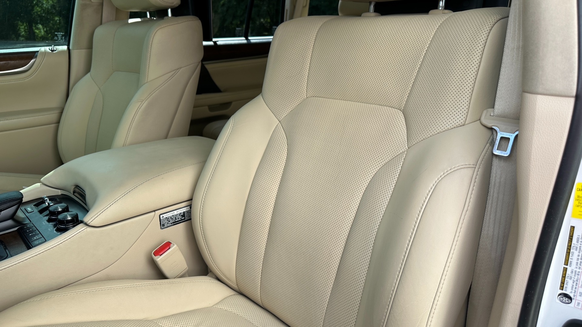 Used 2017 Lexus LX LX 570 LUXURY / MARK LEVINSON / REAR DVD SCREENS / 3 ROW / 4WD for sale $46,995 at Formula Imports in Charlotte NC 28227 13