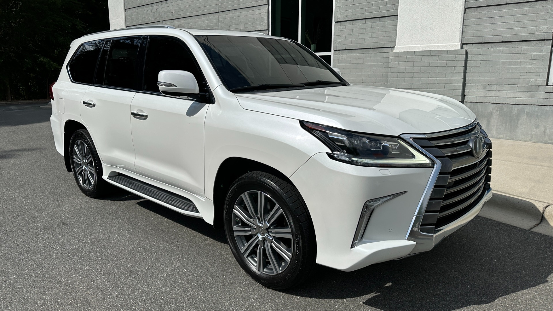 Used 2017 Lexus LX LX 570 LUXURY / MARK LEVINSON / REAR DVD SCREENS / 3 ROW / 4WD for sale $46,995 at Formula Imports in Charlotte NC 28227 2
