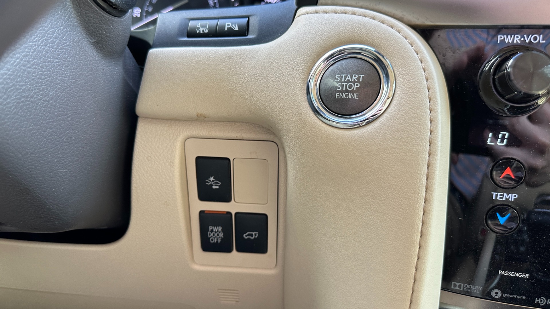 Used 2017 Lexus LX LX 570 LUXURY / MARK LEVINSON / REAR DVD SCREENS / 3 ROW / 4WD for sale Sold at Formula Imports in Charlotte NC 28227 23