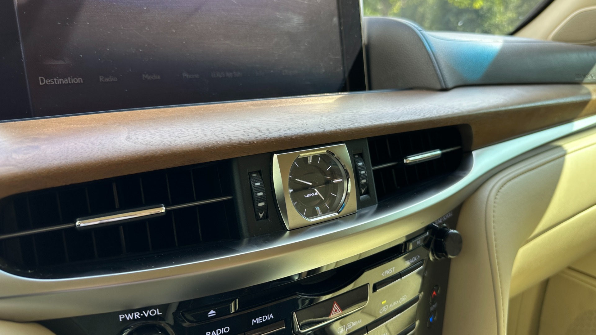 Used 2017 Lexus LX LX 570 LUXURY / MARK LEVINSON / REAR DVD SCREENS / 3 ROW / 4WD for sale $46,995 at Formula Imports in Charlotte NC 28227 26