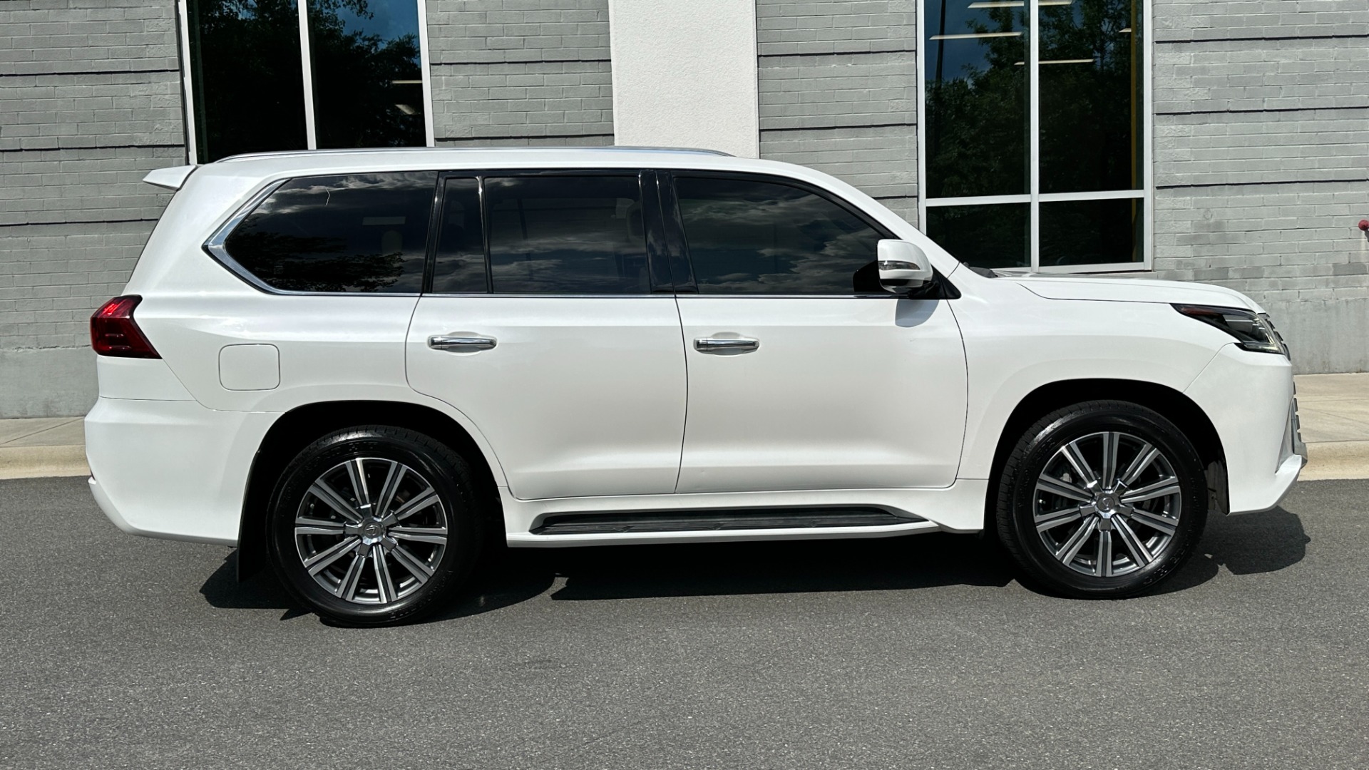 Used 2017 Lexus LX LX 570 LUXURY / MARK LEVINSON / REAR DVD SCREENS / 3 ROW / 4WD for sale $46,995 at Formula Imports in Charlotte NC 28227 3
