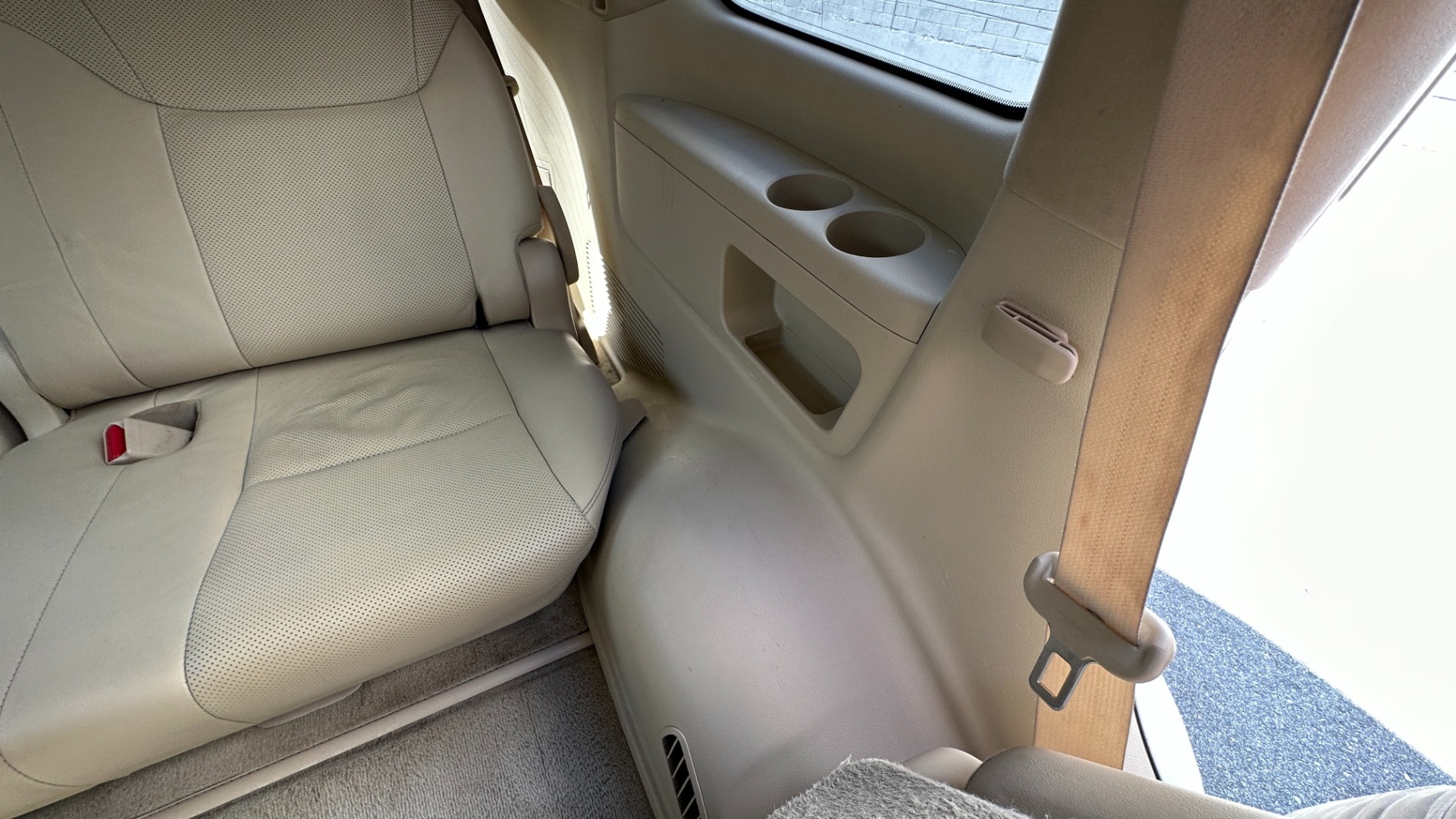 Used 2017 Lexus LX LX 570 LUXURY / MARK LEVINSON / REAR DVD SCREENS / 3 ROW / 4WD for sale Sold at Formula Imports in Charlotte NC 28227 34