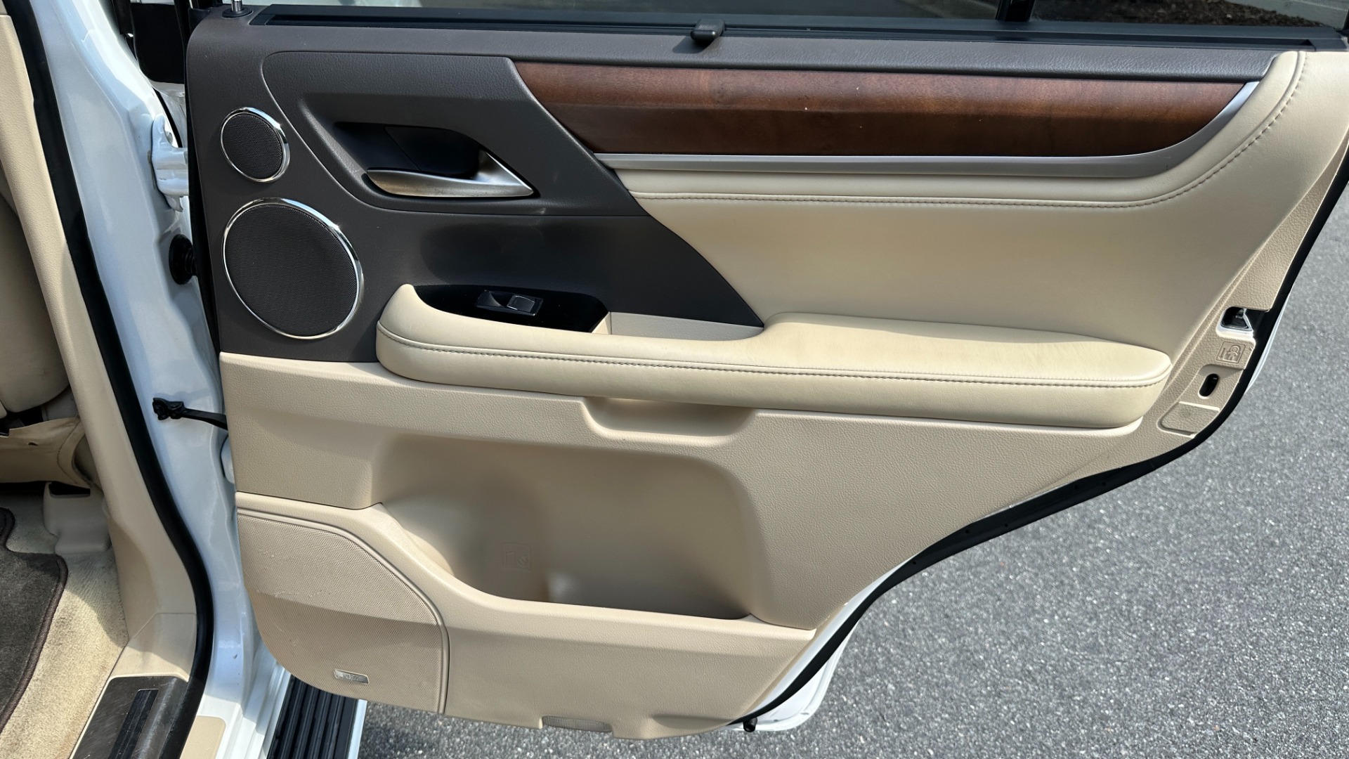 Used 2017 Lexus LX LX 570 LUXURY / MARK LEVINSON / REAR DVD SCREENS / 3 ROW / 4WD for sale $46,995 at Formula Imports in Charlotte NC 28227 36