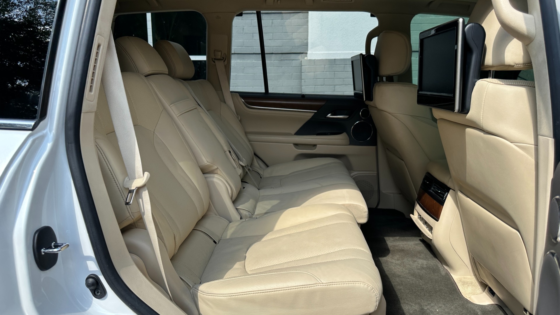 Used 2017 Lexus LX LX 570 LUXURY / MARK LEVINSON / REAR DVD SCREENS / 3 ROW / 4WD for sale $46,995 at Formula Imports in Charlotte NC 28227 38