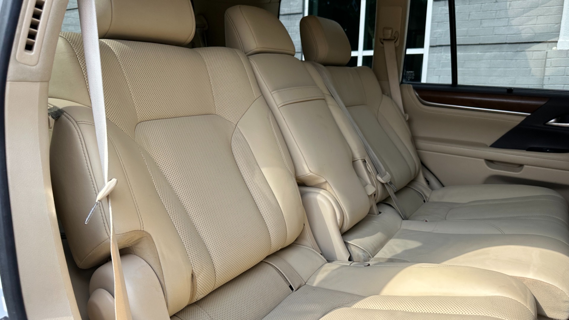 Used 2017 Lexus LX LX 570 LUXURY / MARK LEVINSON / REAR DVD SCREENS / 3 ROW / 4WD for sale Sold at Formula Imports in Charlotte NC 28227 39