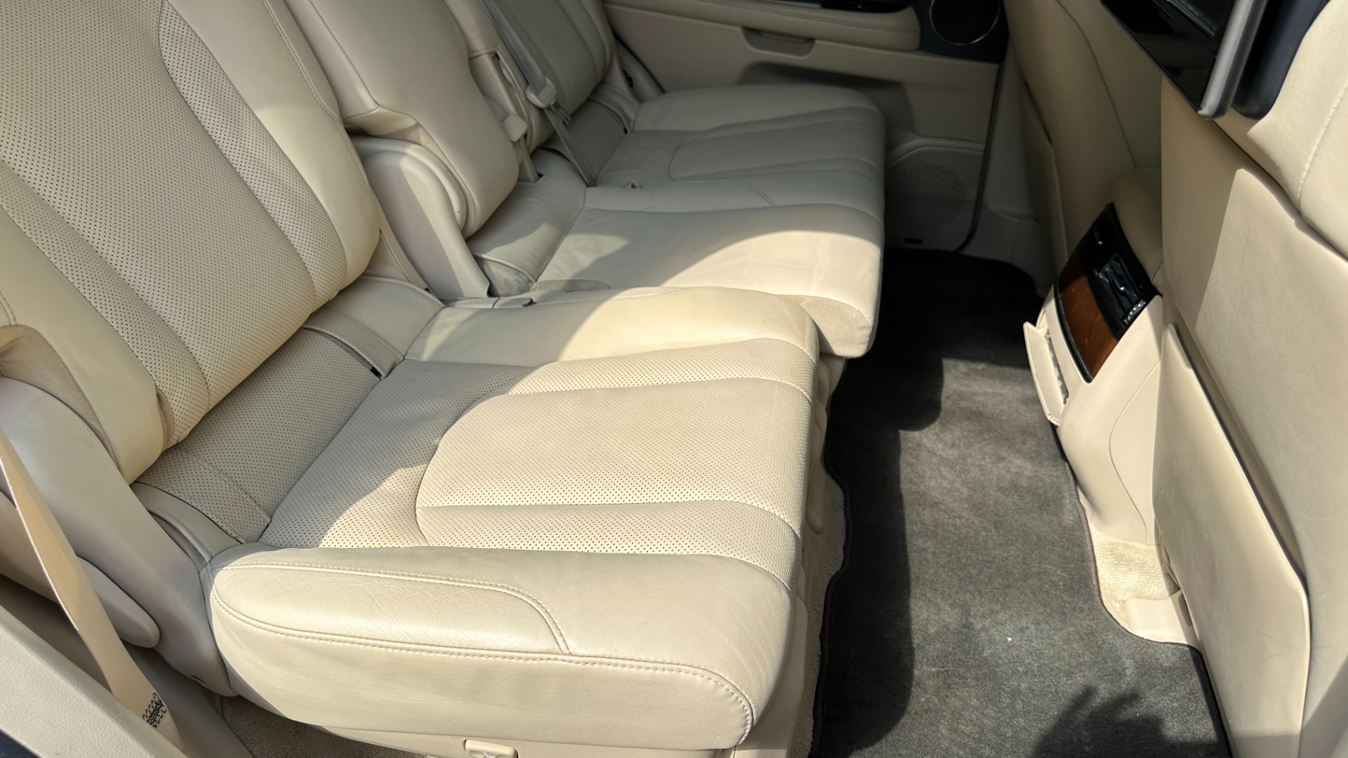 Used 2017 Lexus LX LX 570 LUXURY / MARK LEVINSON / REAR DVD SCREENS / 3 ROW / 4WD for sale $46,995 at Formula Imports in Charlotte NC 28227 40