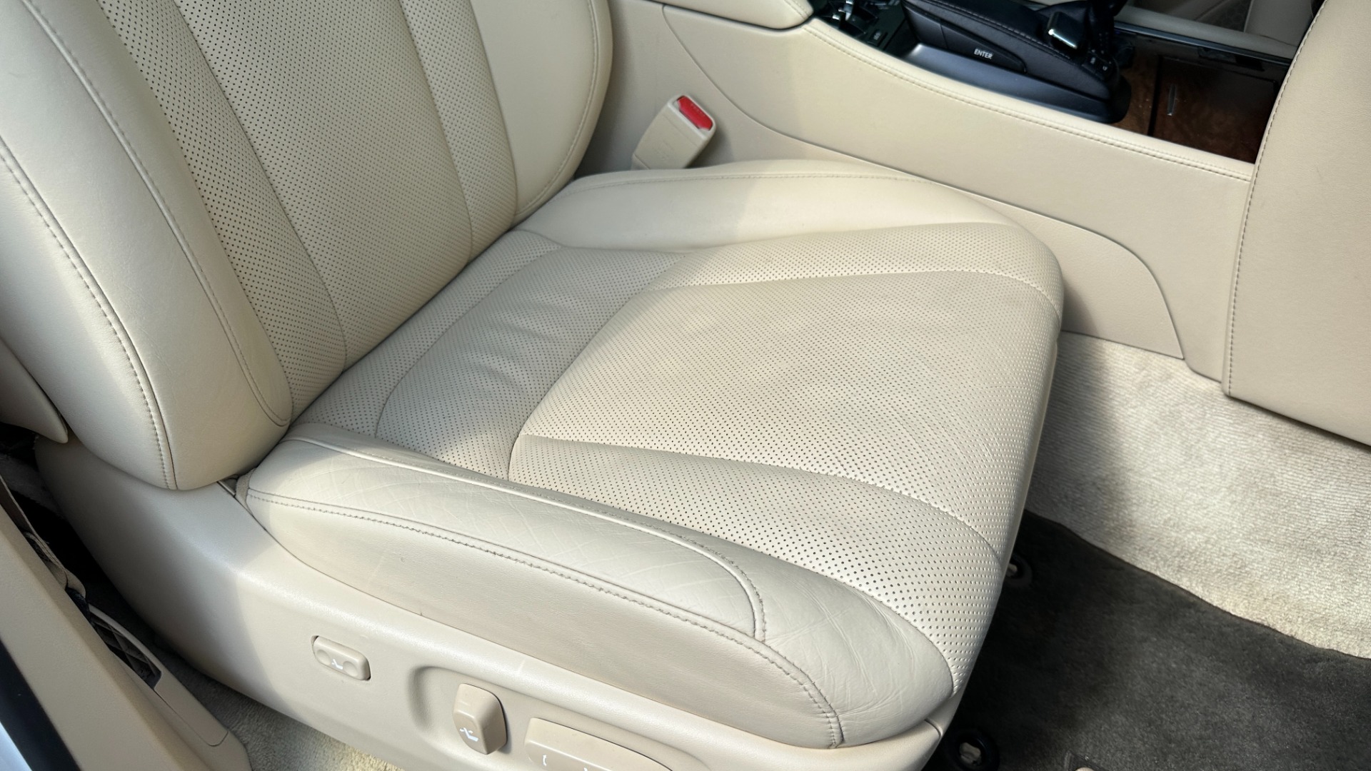 Used 2017 Lexus LX LX 570 LUXURY / MARK LEVINSON / REAR DVD SCREENS / 3 ROW / 4WD for sale $46,995 at Formula Imports in Charlotte NC 28227 45