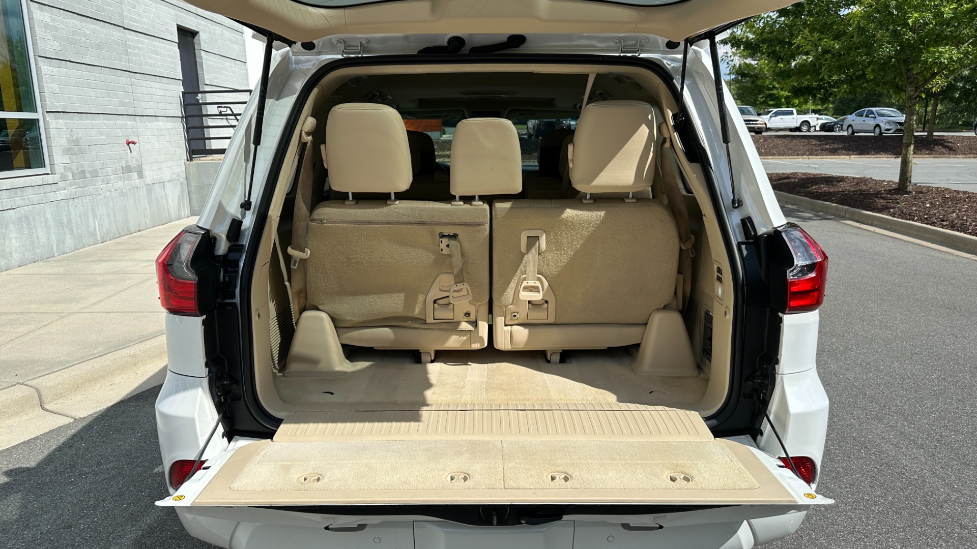 Used 2017 Lexus LX LX 570 LUXURY / MARK LEVINSON / REAR DVD SCREENS / 3 ROW / 4WD for sale Sold at Formula Imports in Charlotte NC 28227 47