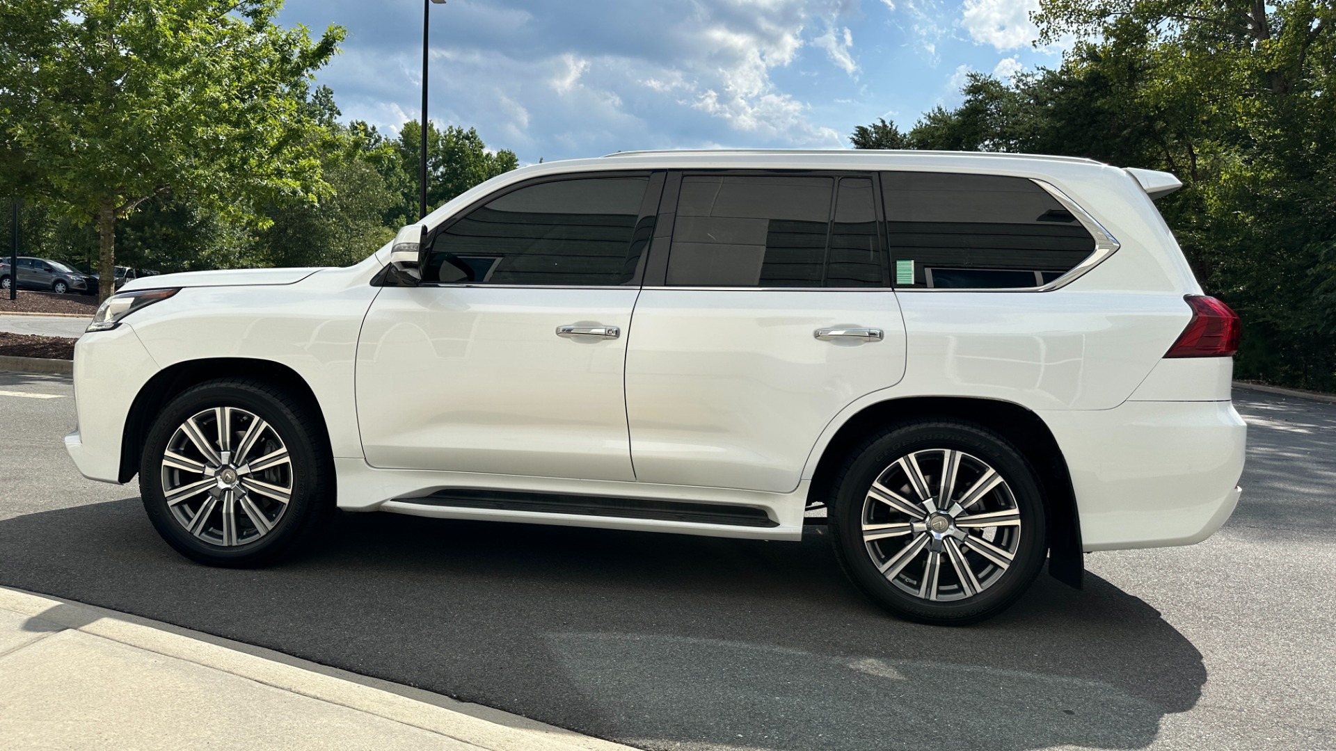 Used 2017 Lexus LX LX 570 LUXURY / MARK LEVINSON / REAR DVD SCREENS / 3 ROW / 4WD for sale $46,995 at Formula Imports in Charlotte NC 28227 6