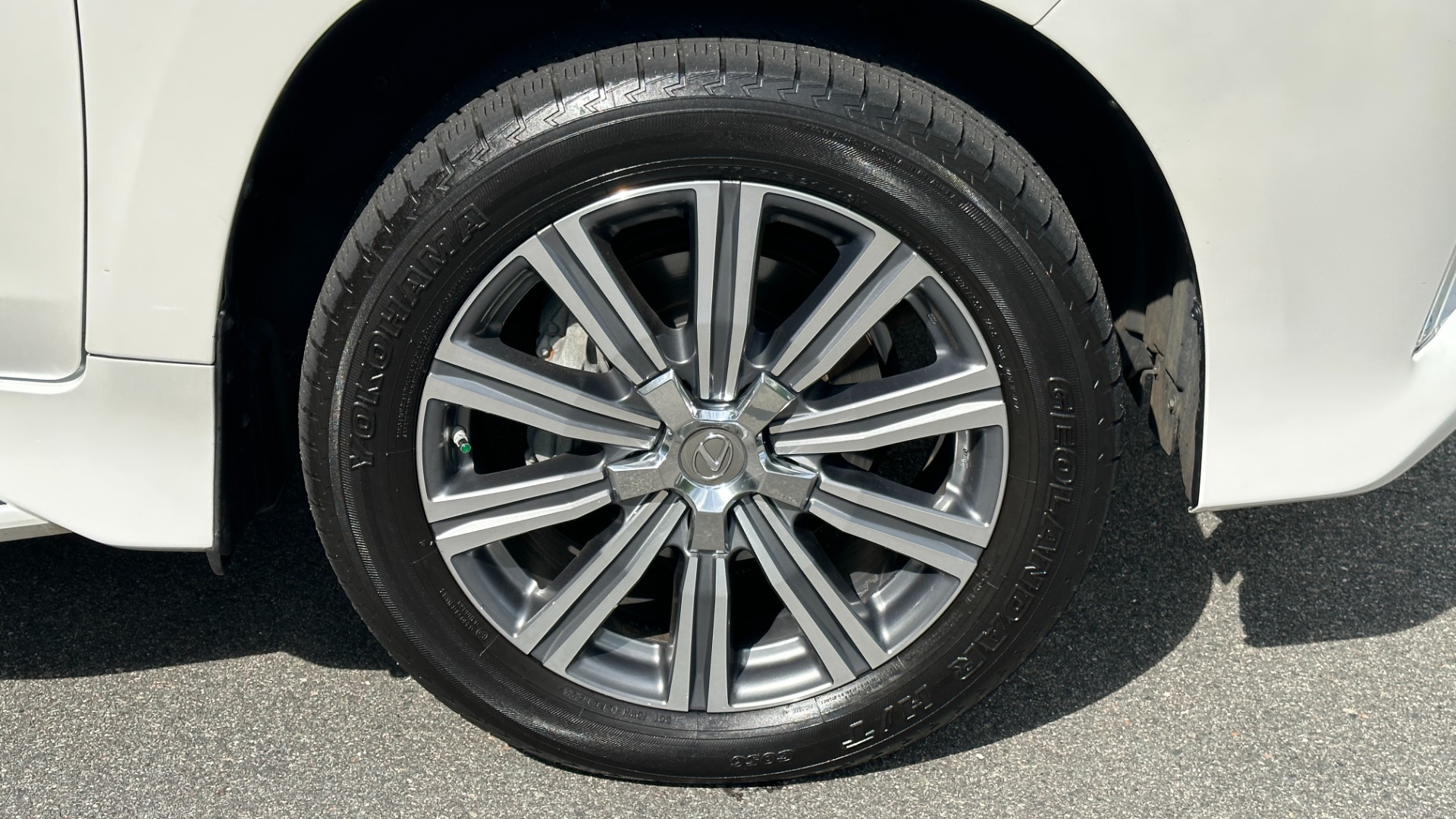 Used 2017 Lexus LX LX 570 LUXURY / MARK LEVINSON / REAR DVD SCREENS / 3 ROW / 4WD for sale $46,995 at Formula Imports in Charlotte NC 28227 61