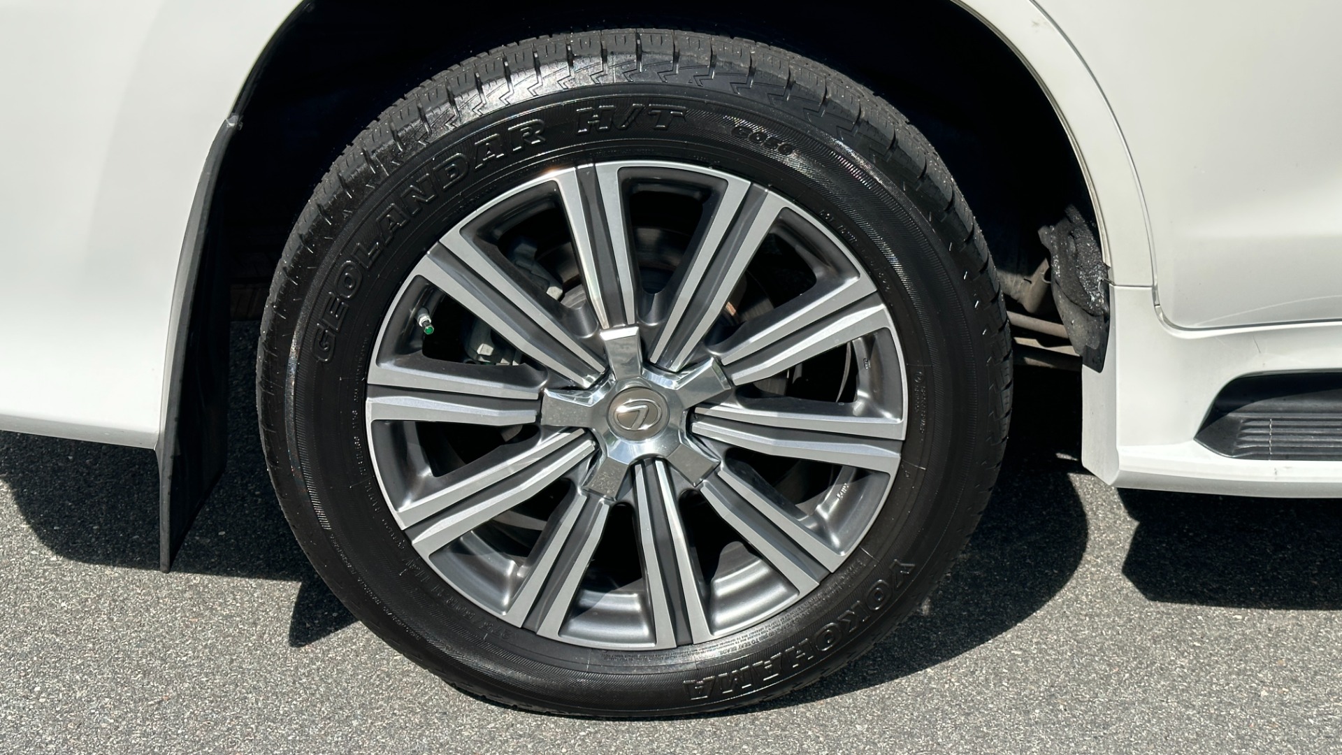 Used 2017 Lexus LX LX 570 LUXURY / MARK LEVINSON / REAR DVD SCREENS / 3 ROW / 4WD for sale $46,995 at Formula Imports in Charlotte NC 28227 62