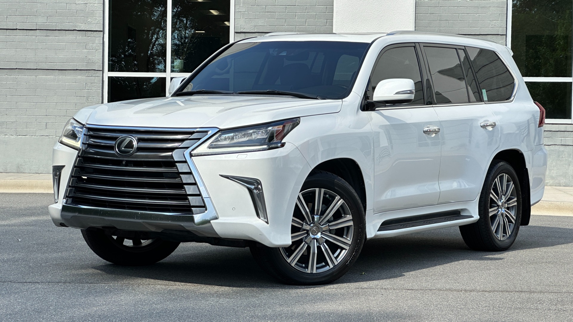 Used 2017 Lexus LX LX 570 LUXURY / MARK LEVINSON / REAR DVD SCREENS / 3 ROW / 4WD for sale $46,995 at Formula Imports in Charlotte NC 28227 1
