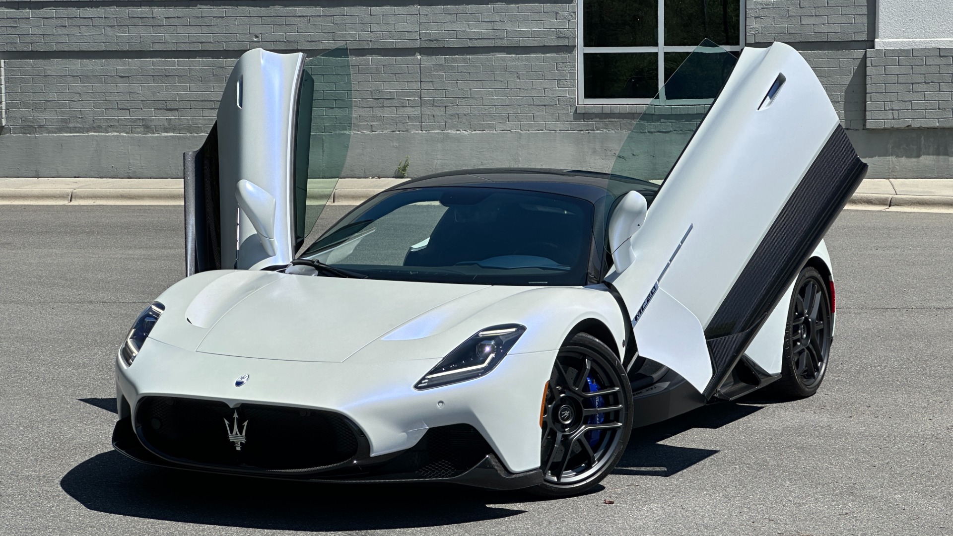 Used 2022 Maserati MC20 TWIN TURBO V6 / $35K FULL CARBON PKG / FRONT LIFT / MATTE PAINT / PPF for sale $278,000 at Formula Imports in Charlotte NC 28227 40