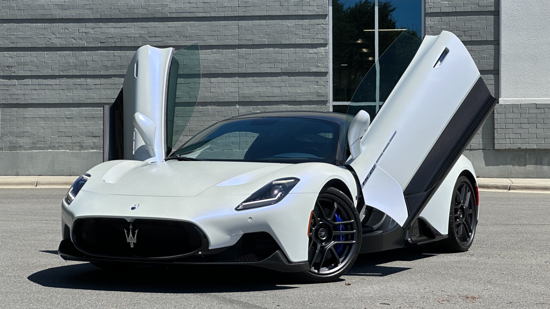 Used 2022 Maserati MC20 TWIN TURBO V6 / $35K FULL CARBON PKG / FRONT LIFT / MATTE PAINT / PPF for sale $278,000 at Formula Imports in Charlotte NC 28227 1