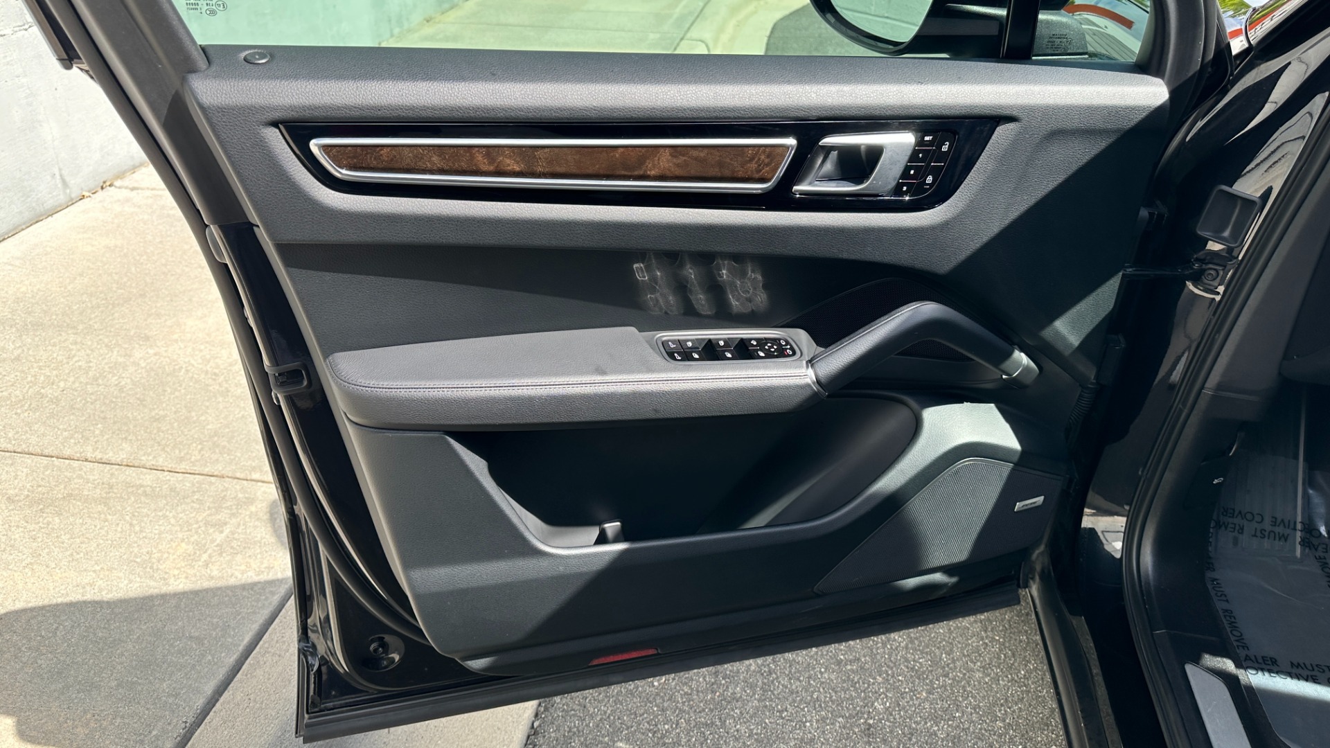 Used 2019 Porsche Cayenne AWD / PREMIUM / TOWING PKG / BOSE AUDIO / GLOSS BLACK TRIM for sale $54,995 at Formula Imports in Charlotte NC 28227 10