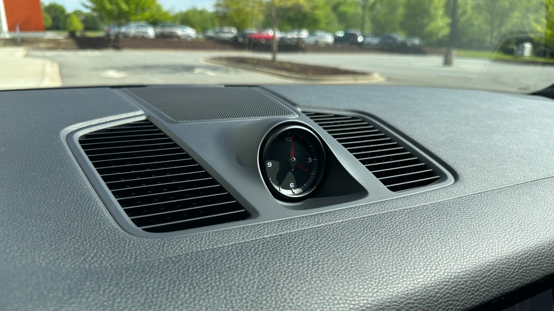 Used 2019 Porsche Cayenne AWD / PREMIUM / TOWING PKG / BOSE AUDIO / GLOSS BLACK TRIM for sale $54,995 at Formula Imports in Charlotte NC 28227 19