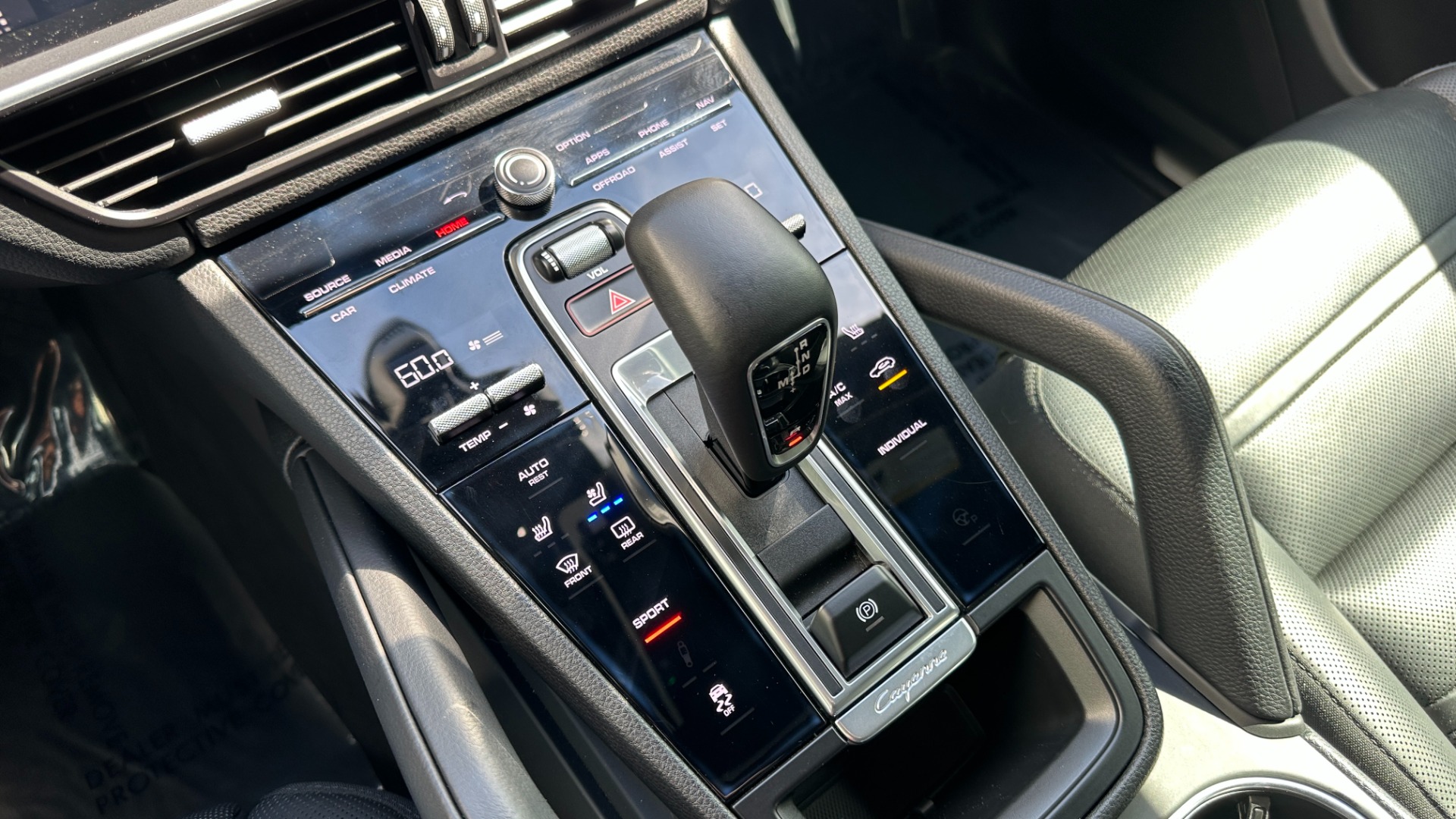 Used 2019 Porsche Cayenne AWD / PREMIUM / TOWING PKG / BOSE AUDIO / GLOSS BLACK TRIM for sale $54,995 at Formula Imports in Charlotte NC 28227 20