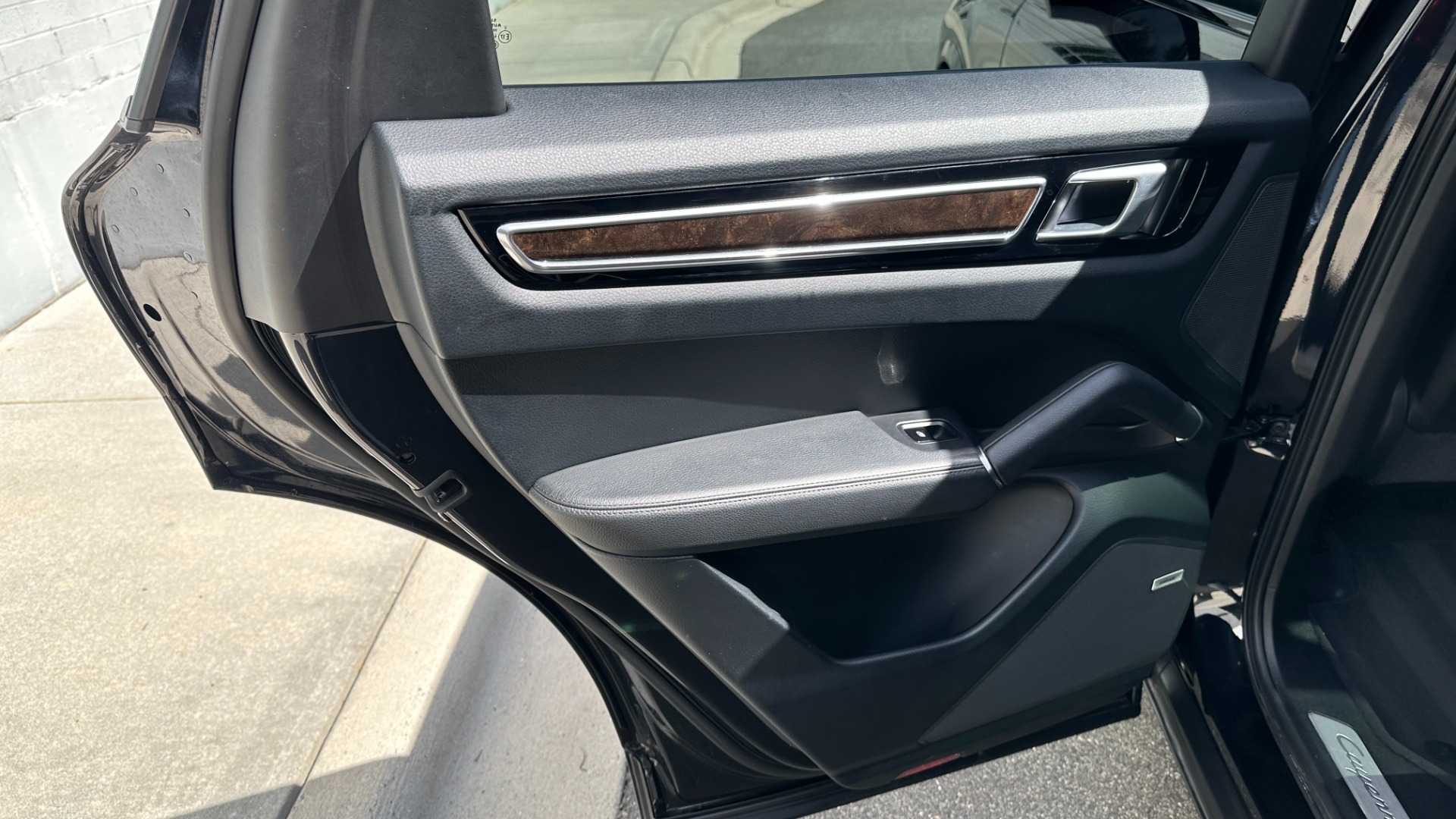 Used 2019 Porsche Cayenne AWD / PREMIUM / TOWING PKG / BOSE AUDIO / GLOSS BLACK TRIM for sale $54,995 at Formula Imports in Charlotte NC 28227 23