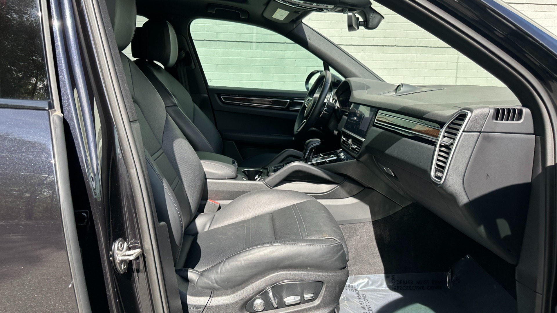 Used 2019 Porsche Cayenne AWD / PREMIUM / TOWING PKG / BOSE AUDIO / GLOSS BLACK TRIM for sale $54,995 at Formula Imports in Charlotte NC 28227 34