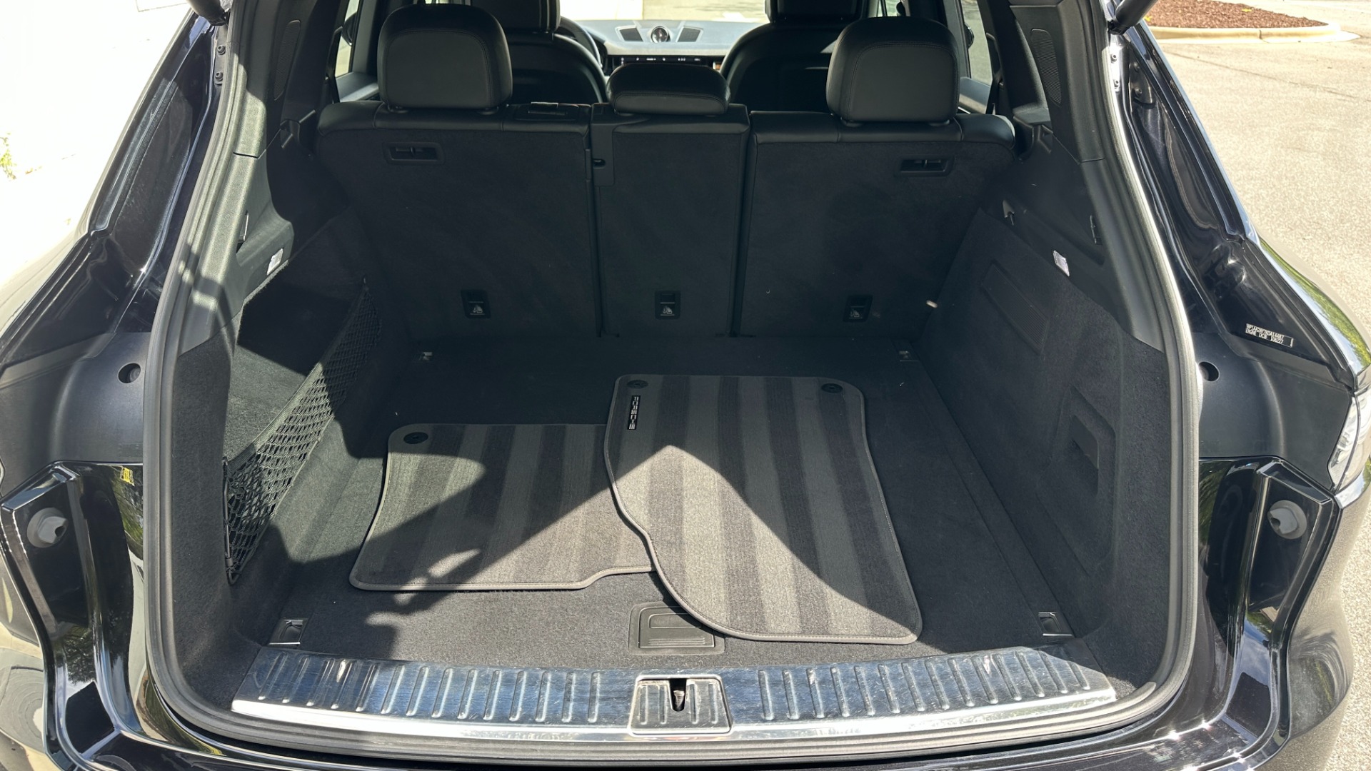 Used 2019 Porsche Cayenne AWD / PREMIUM / TOWING PKG / BOSE AUDIO / GLOSS BLACK TRIM for sale $54,995 at Formula Imports in Charlotte NC 28227 38
