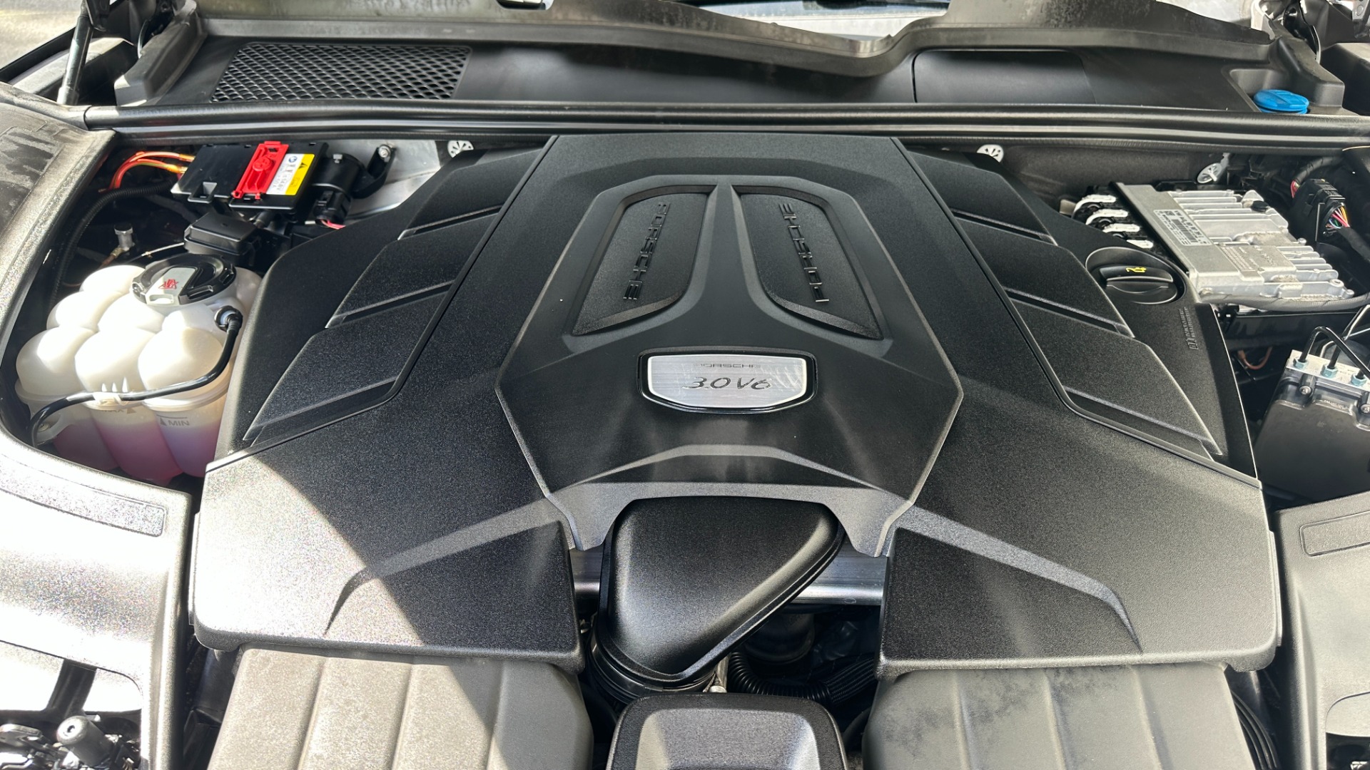 Used 2019 Porsche Cayenne AWD / PREMIUM / TOWING PKG / BOSE AUDIO / GLOSS BLACK TRIM for sale $54,995 at Formula Imports in Charlotte NC 28227 42