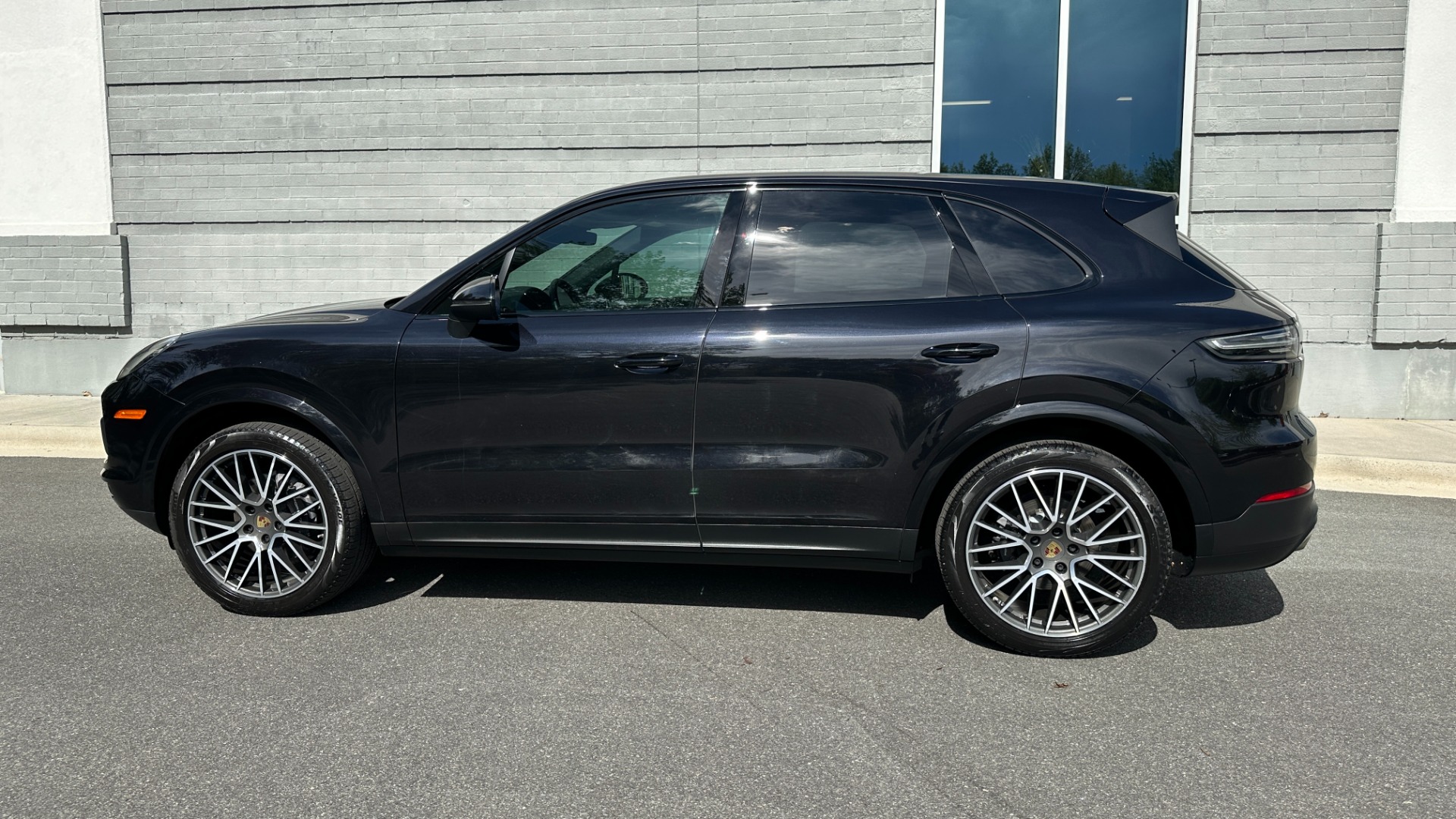Used 2019 Porsche Cayenne AWD / PREMIUM / TOWING PKG / BOSE AUDIO / GLOSS BLACK TRIM for sale Sold at Formula Imports in Charlotte NC 28227 6