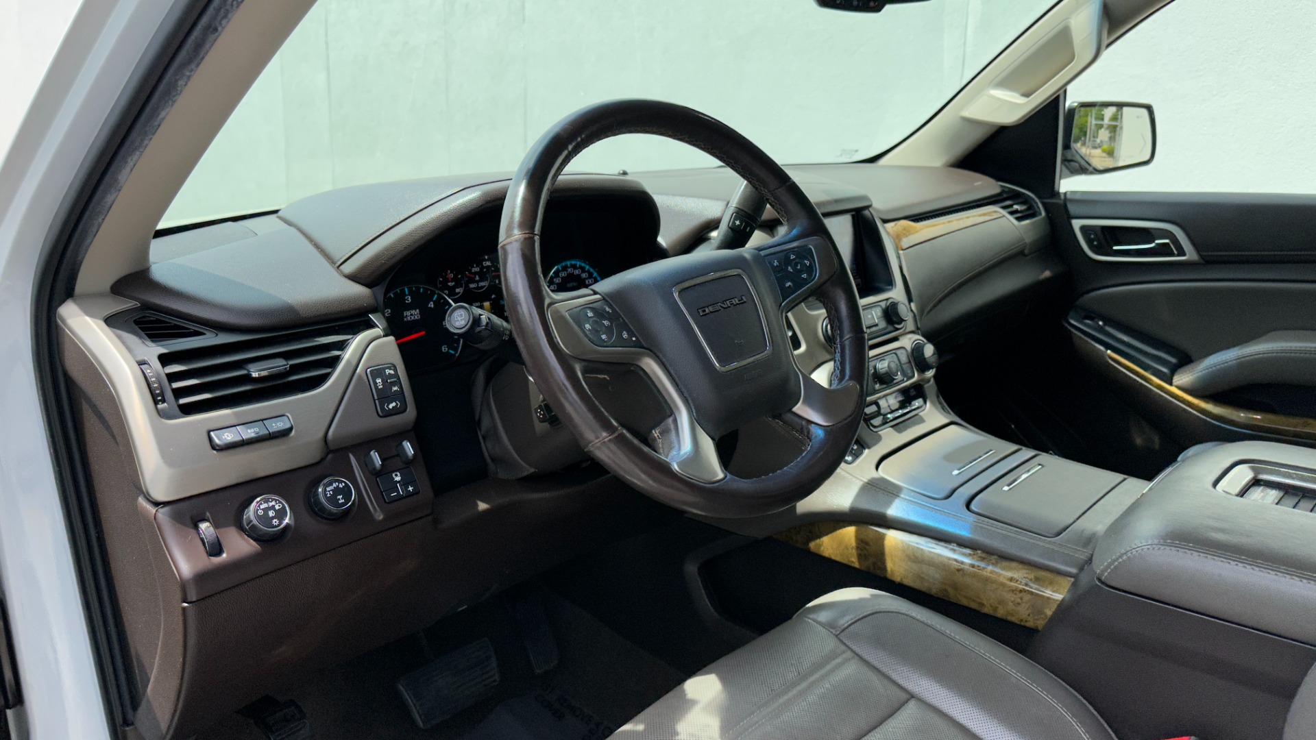 Used 2017 GMC Yukon XL DENALI / OPEN ROAD PACKAGE / REAR ENTERTAINMENT / THEFT SYSTEM for sale $29,495 at Formula Imports in Charlotte NC 28227 10